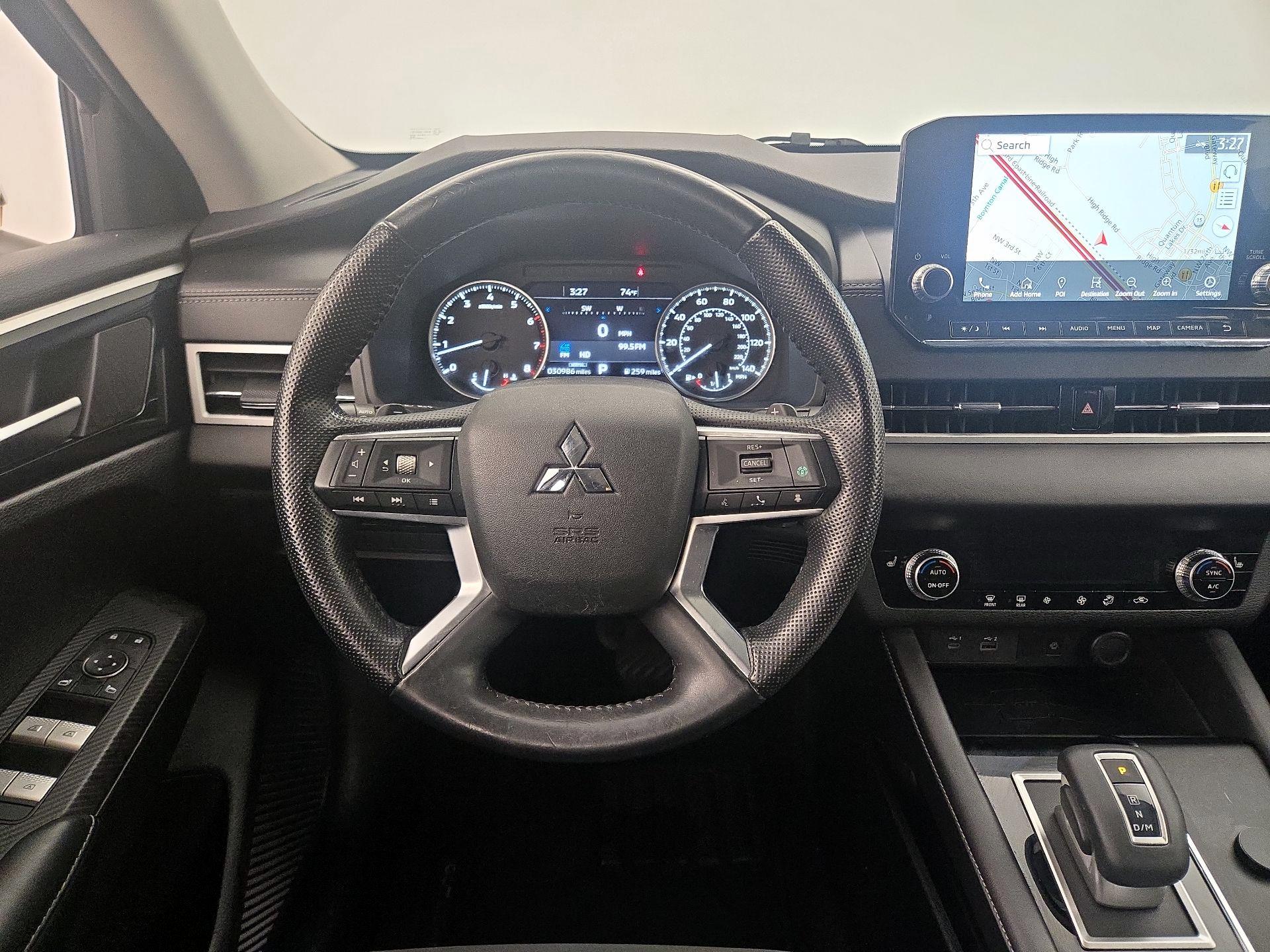 Thumbnail: 2022 Mitsubishi Outlander - 10