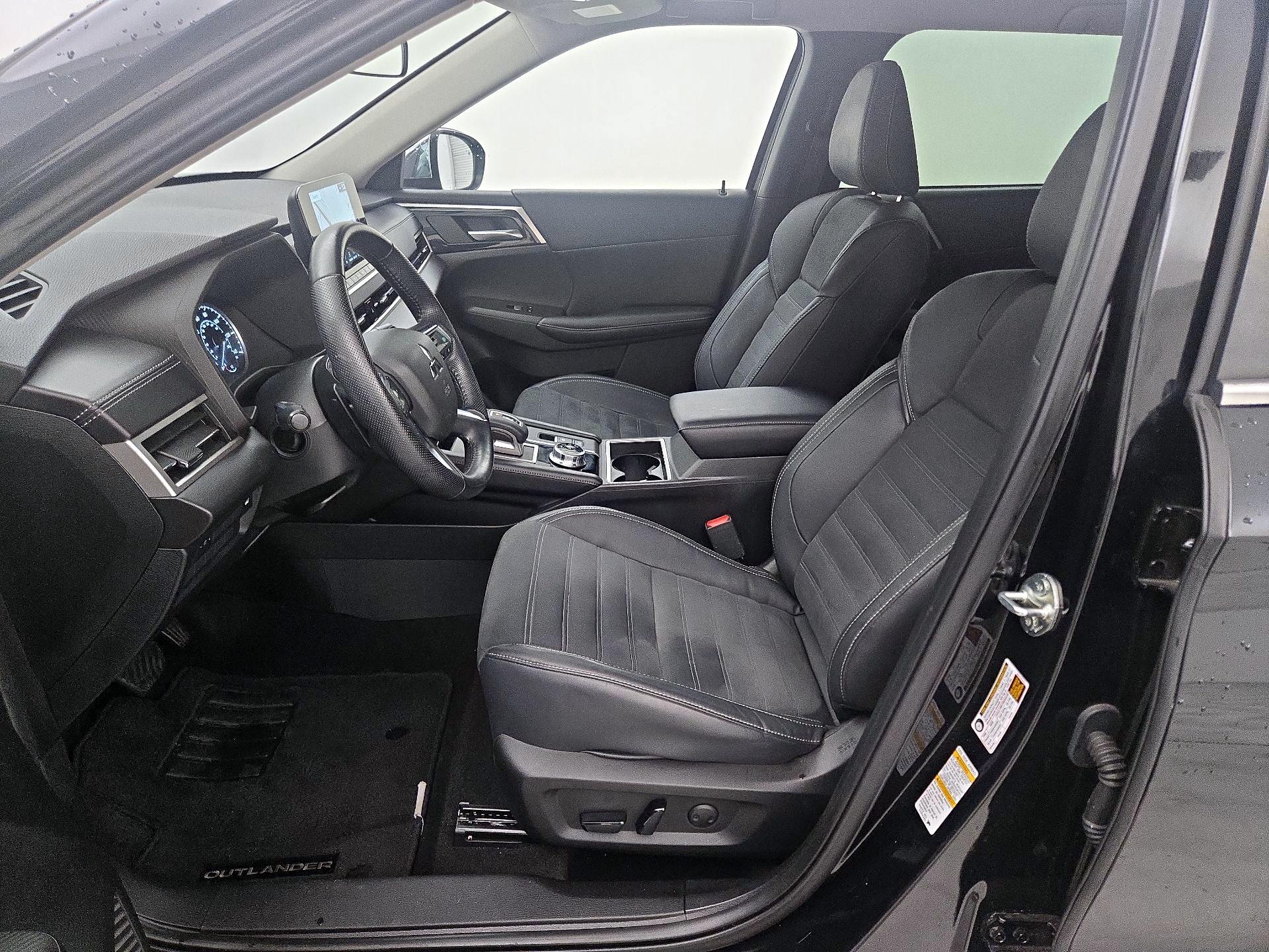 Thumbnail: 2022 Mitsubishi Outlander - 11