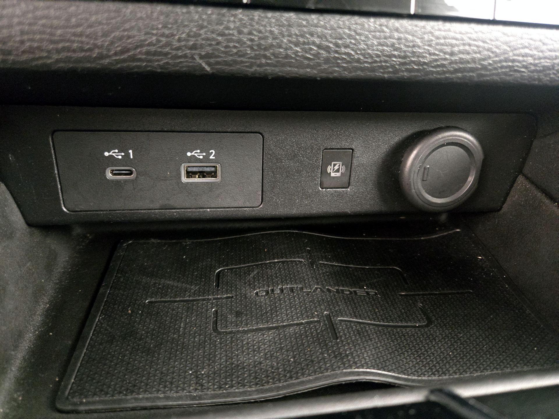 Thumbnail: 2022 Mitsubishi Outlander - 19