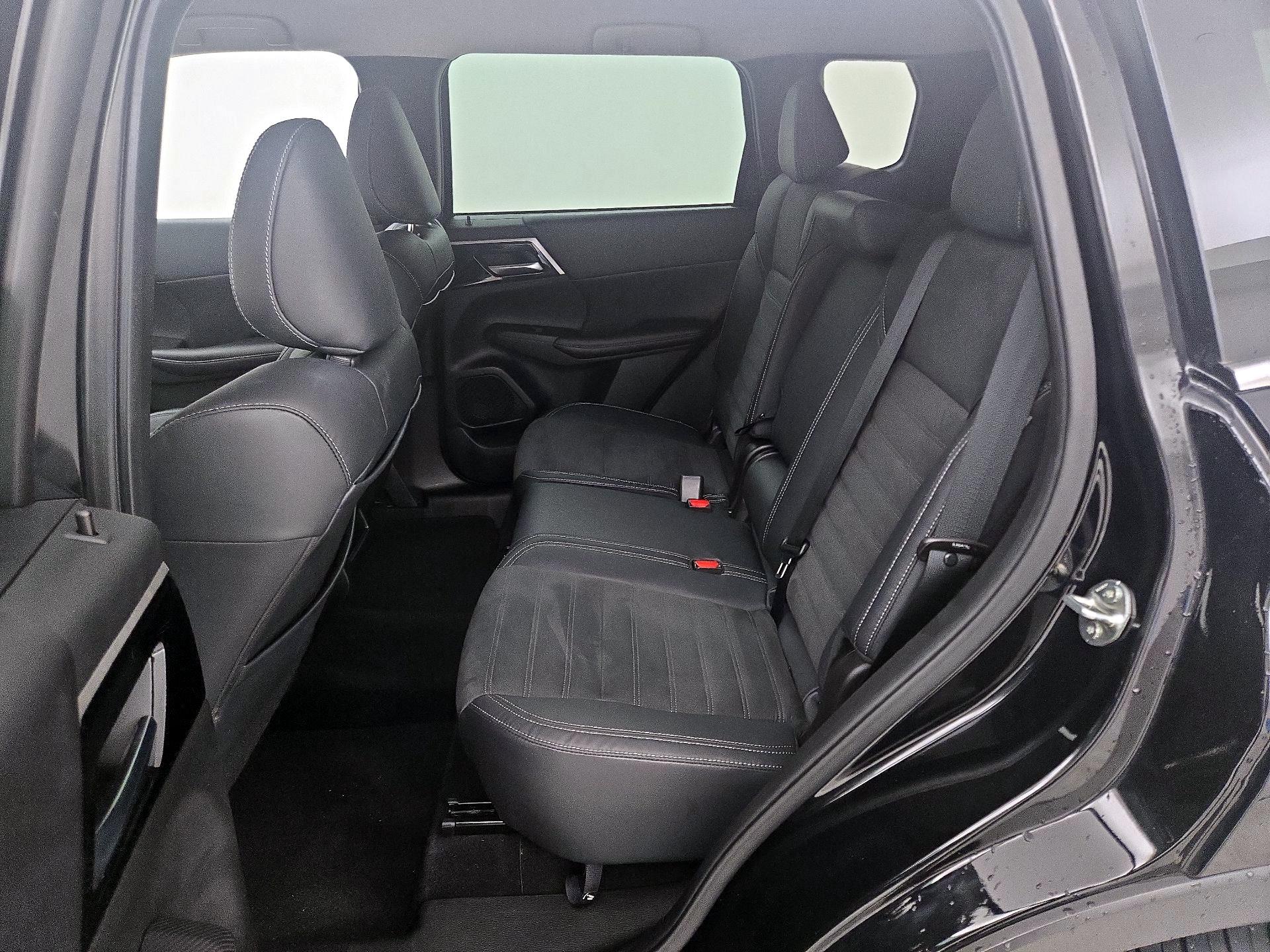 Thumbnail: 2022 Mitsubishi Outlander - 20