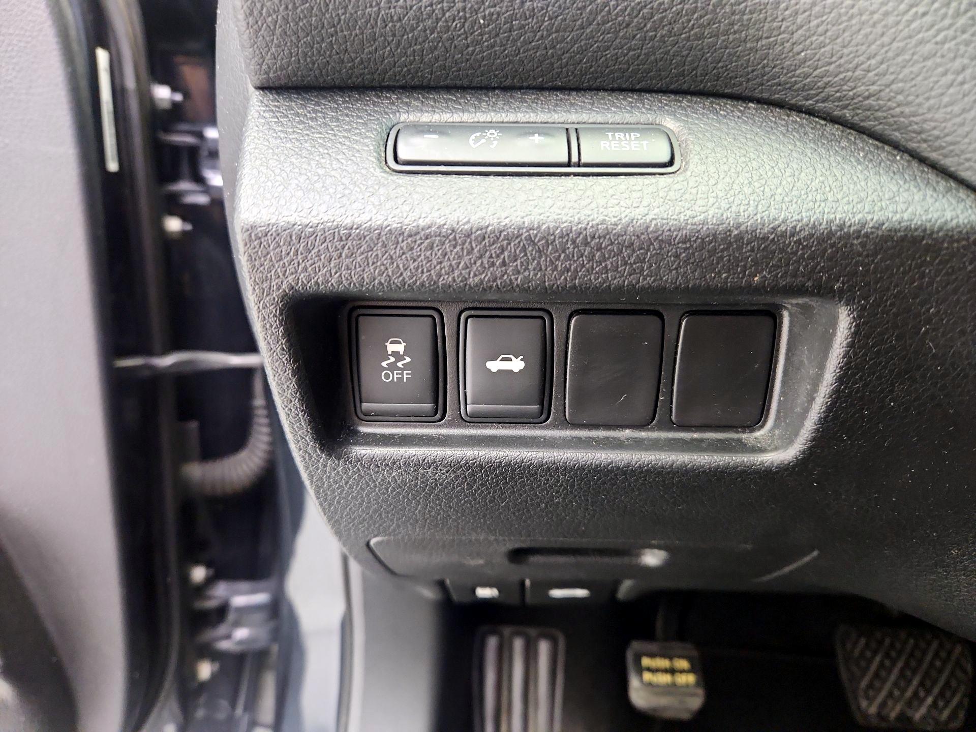 Thumbnail: 2014 Nissan Altima - 13