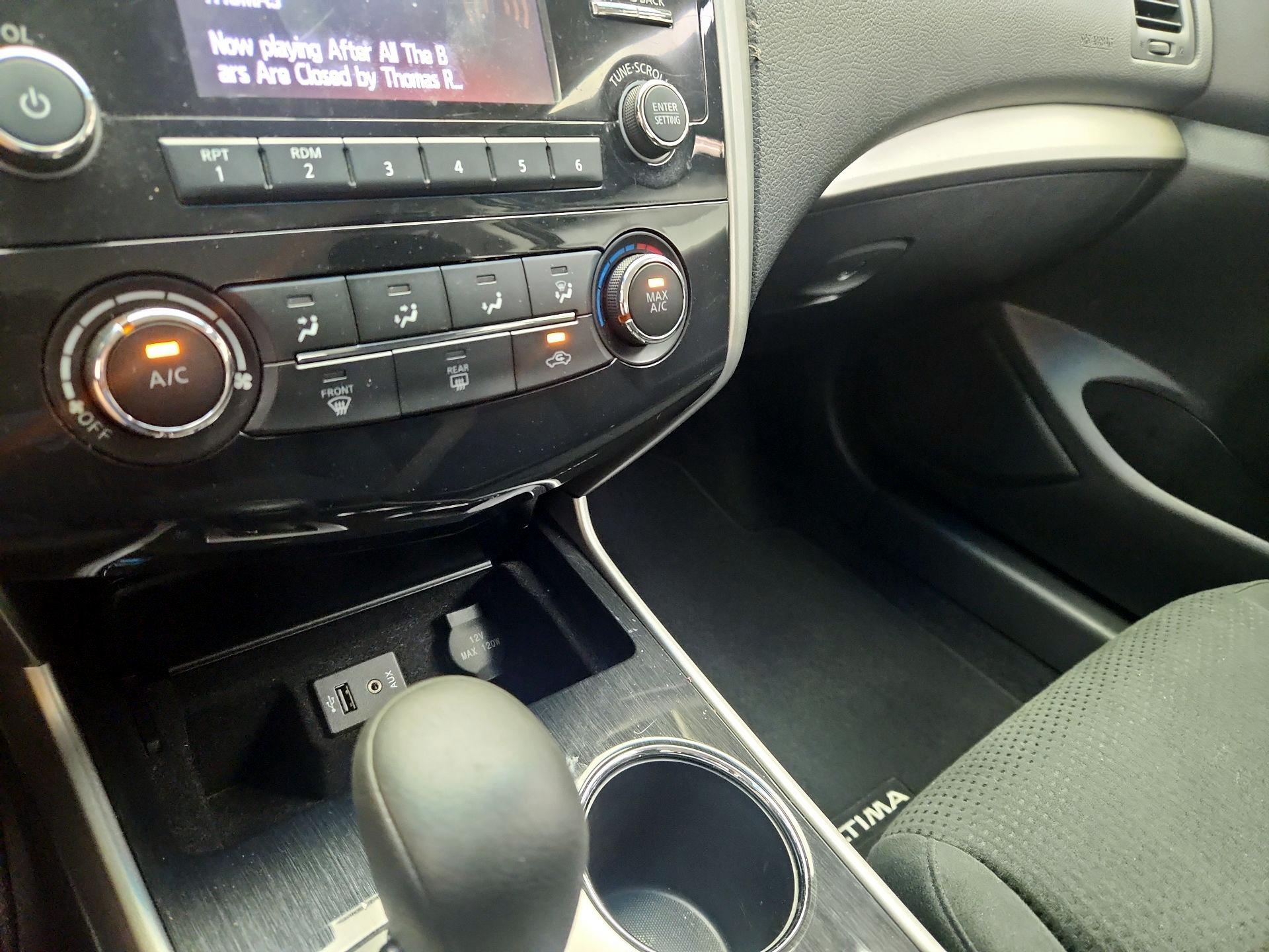 Thumbnail: 2014 Nissan Altima - 16