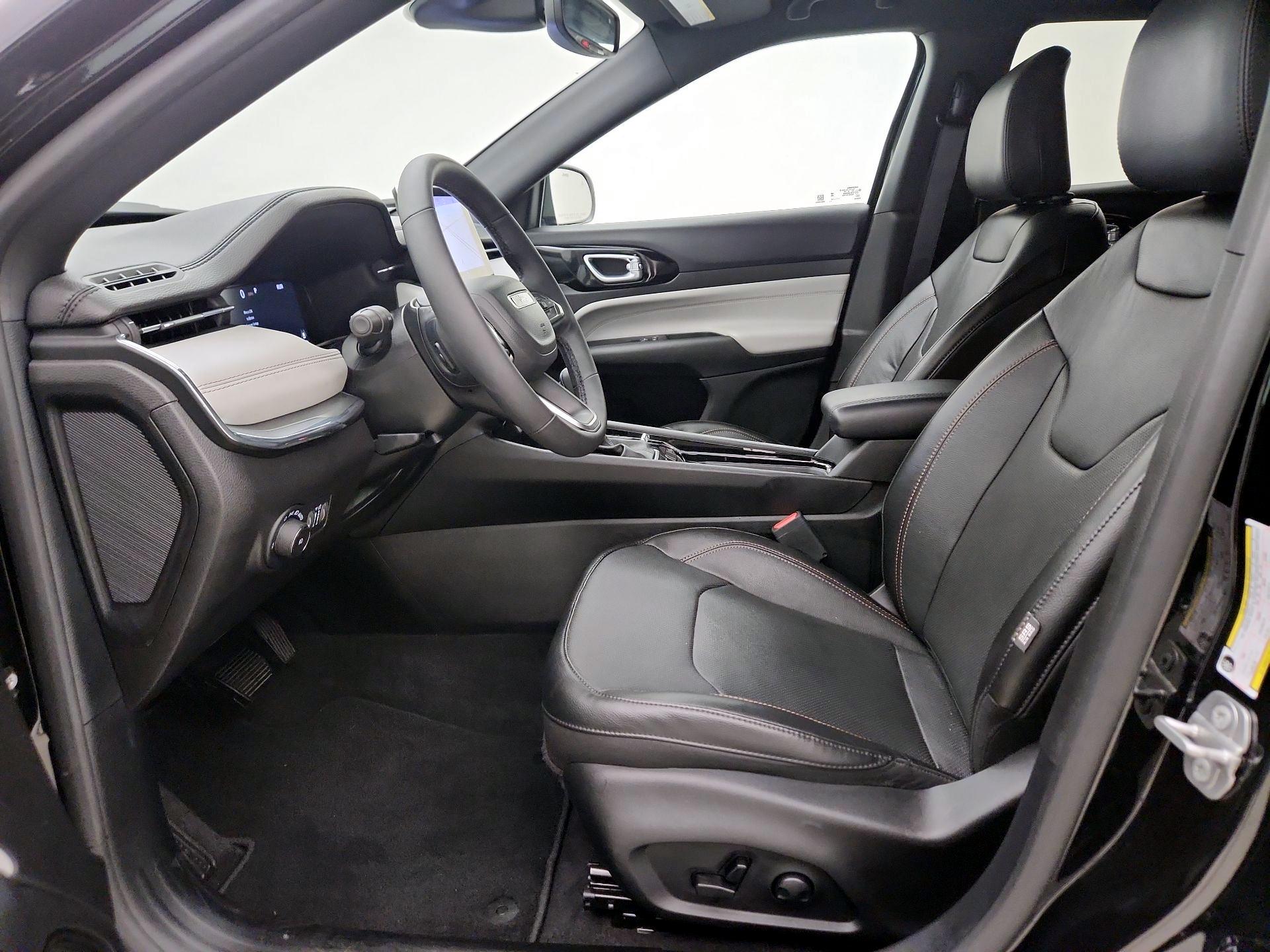 Thumbnail: 2023 Jeep Compass - 11