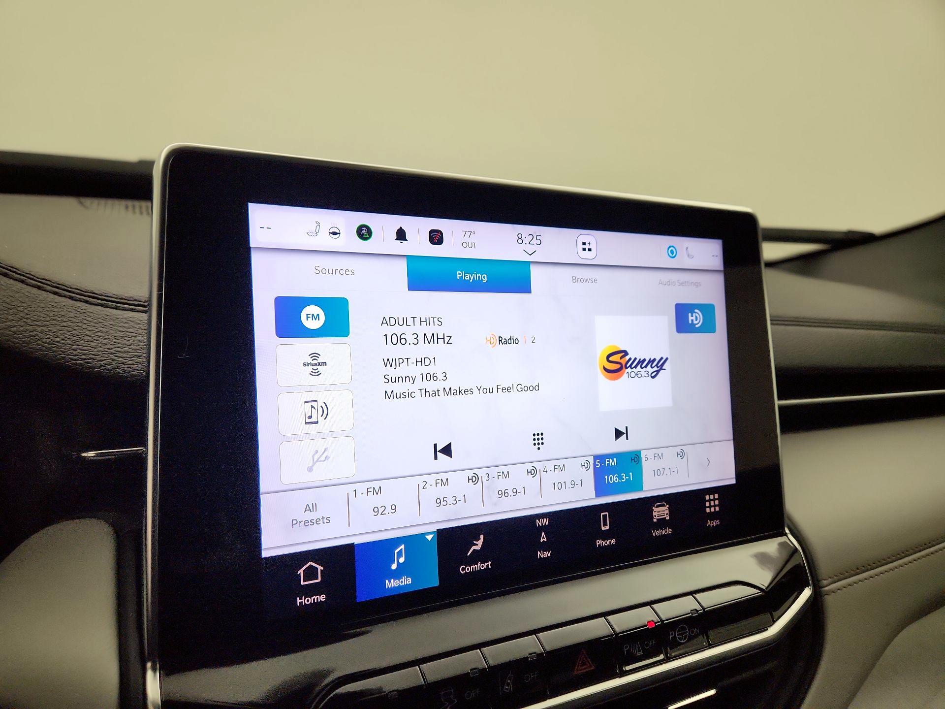 Thumbnail: 2023 Jeep Compass - 16