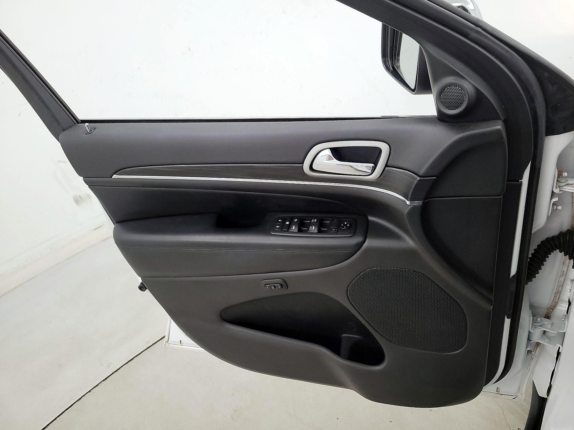 Thumbnail: 2021 Jeep Grand Cherokee - 12