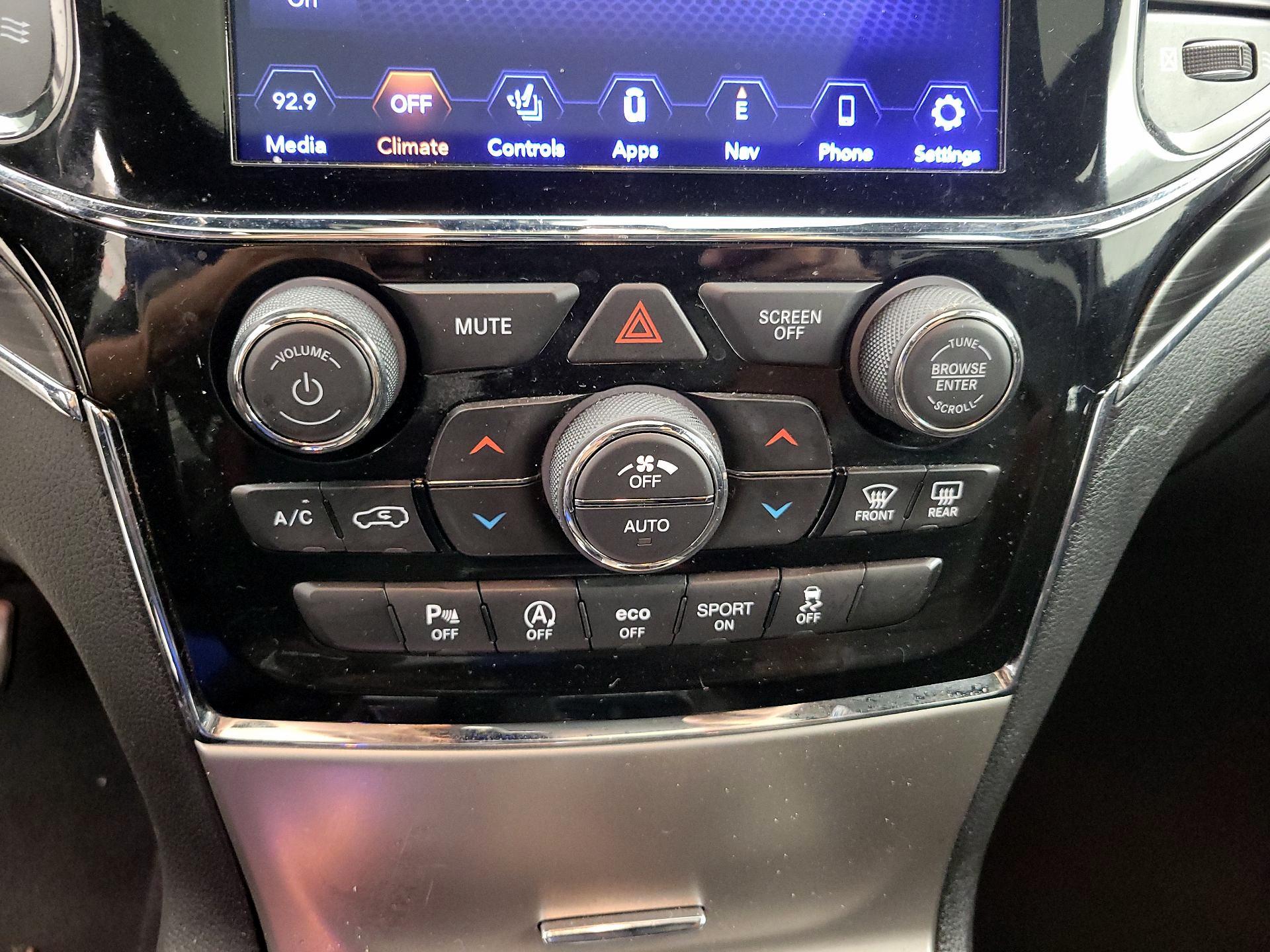 Thumbnail: 2021 Jeep Grand Cherokee - 16