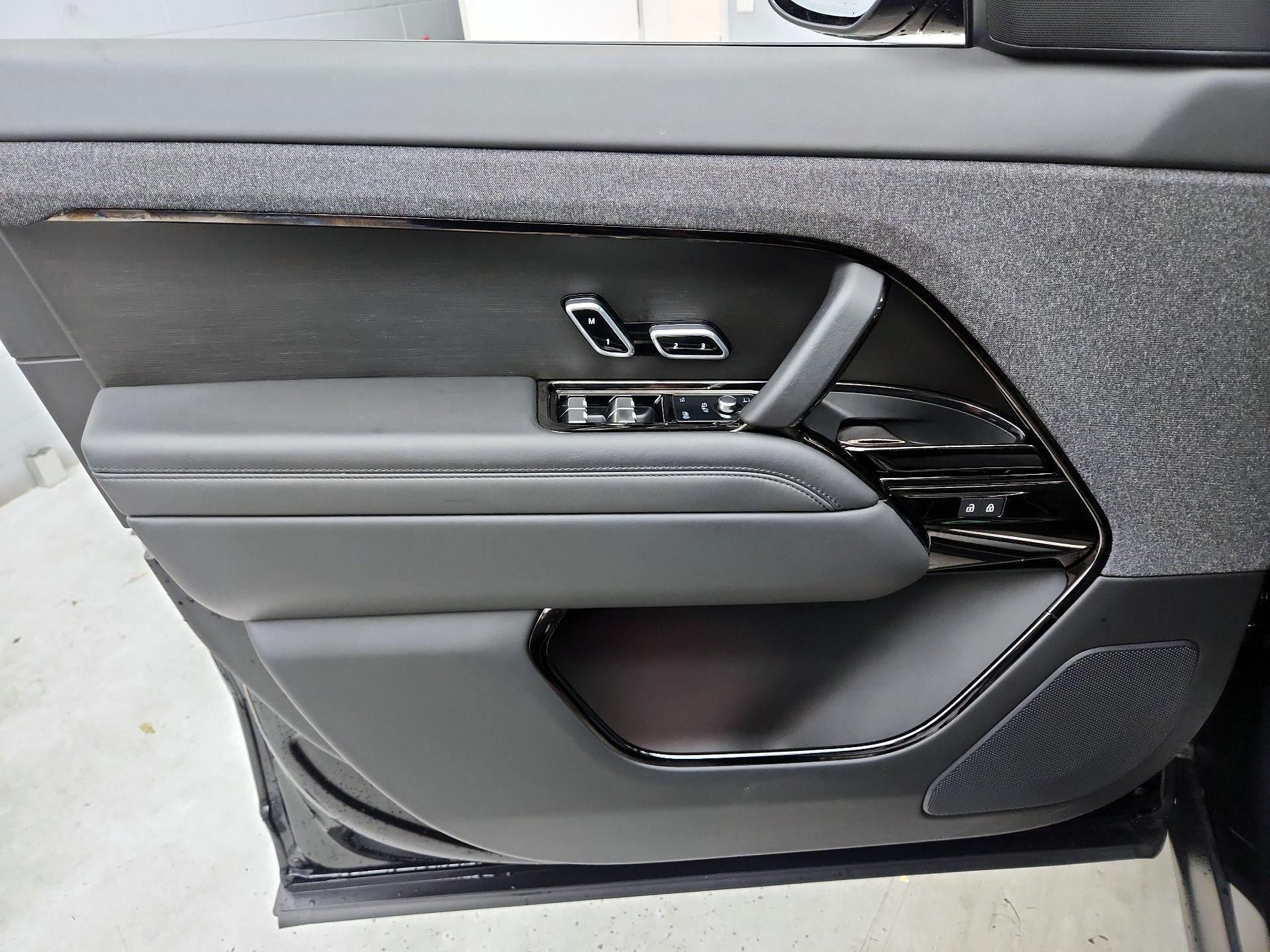 Thumbnail: 2023 Land Rover Range Rover Sport - 12