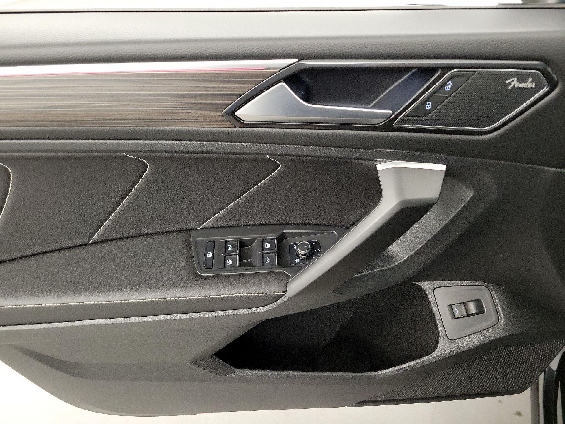 Thumbnail: 2022 Volkswagen Tiguan - 12