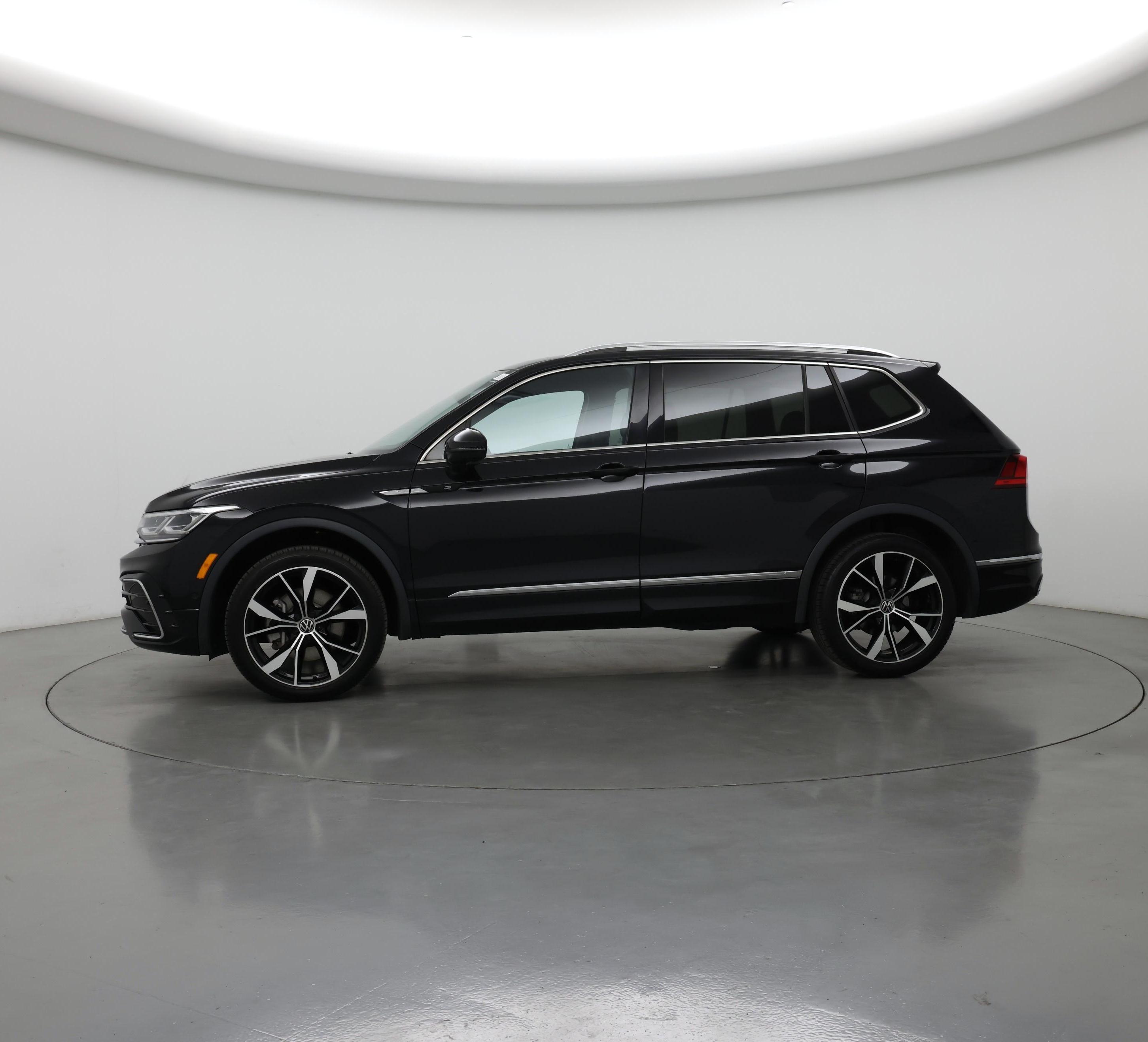 Thumbnail: 2022 Volkswagen Tiguan - 3