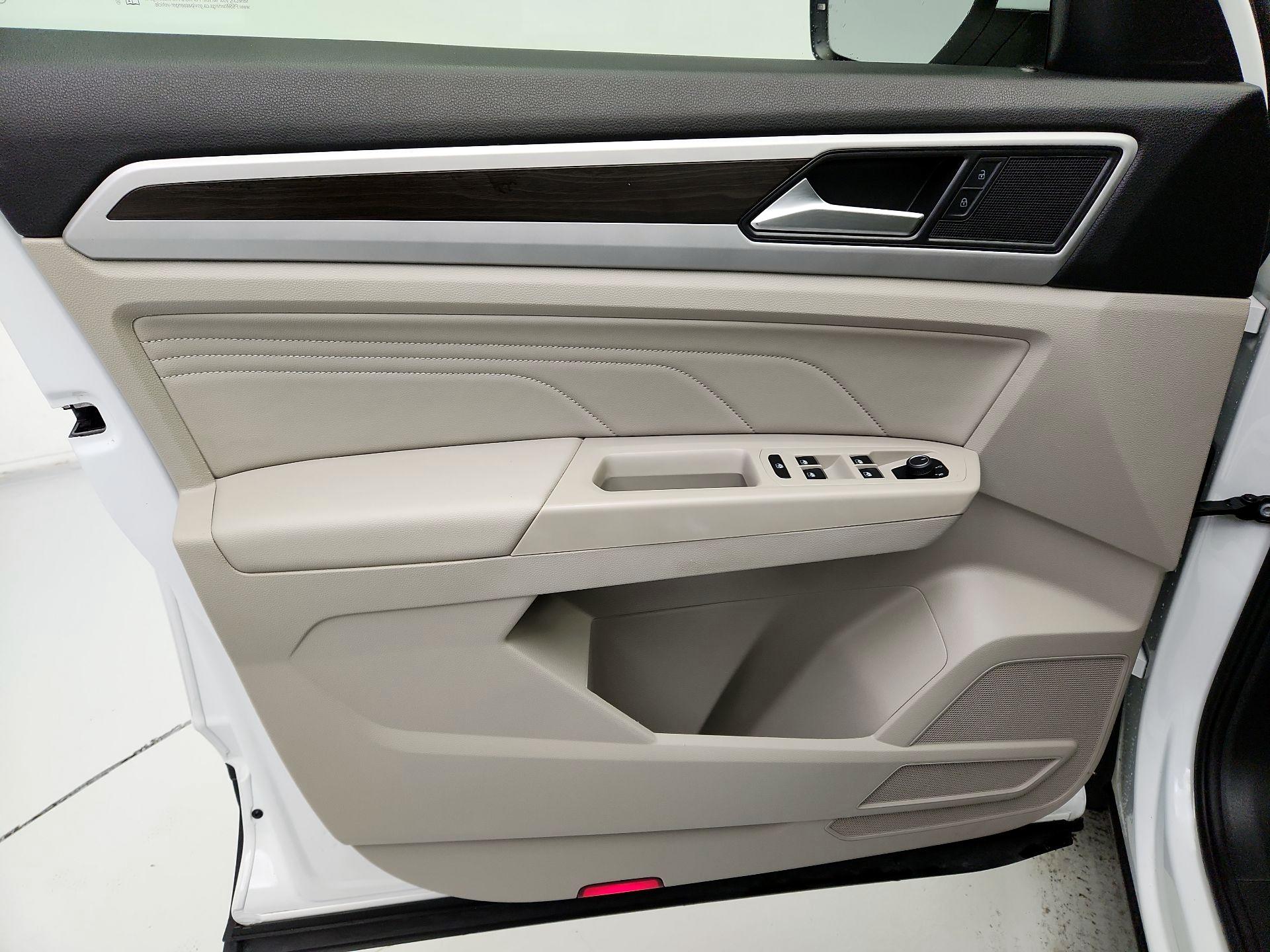 Thumbnail: 2022 Volkswagen Atlas - 12