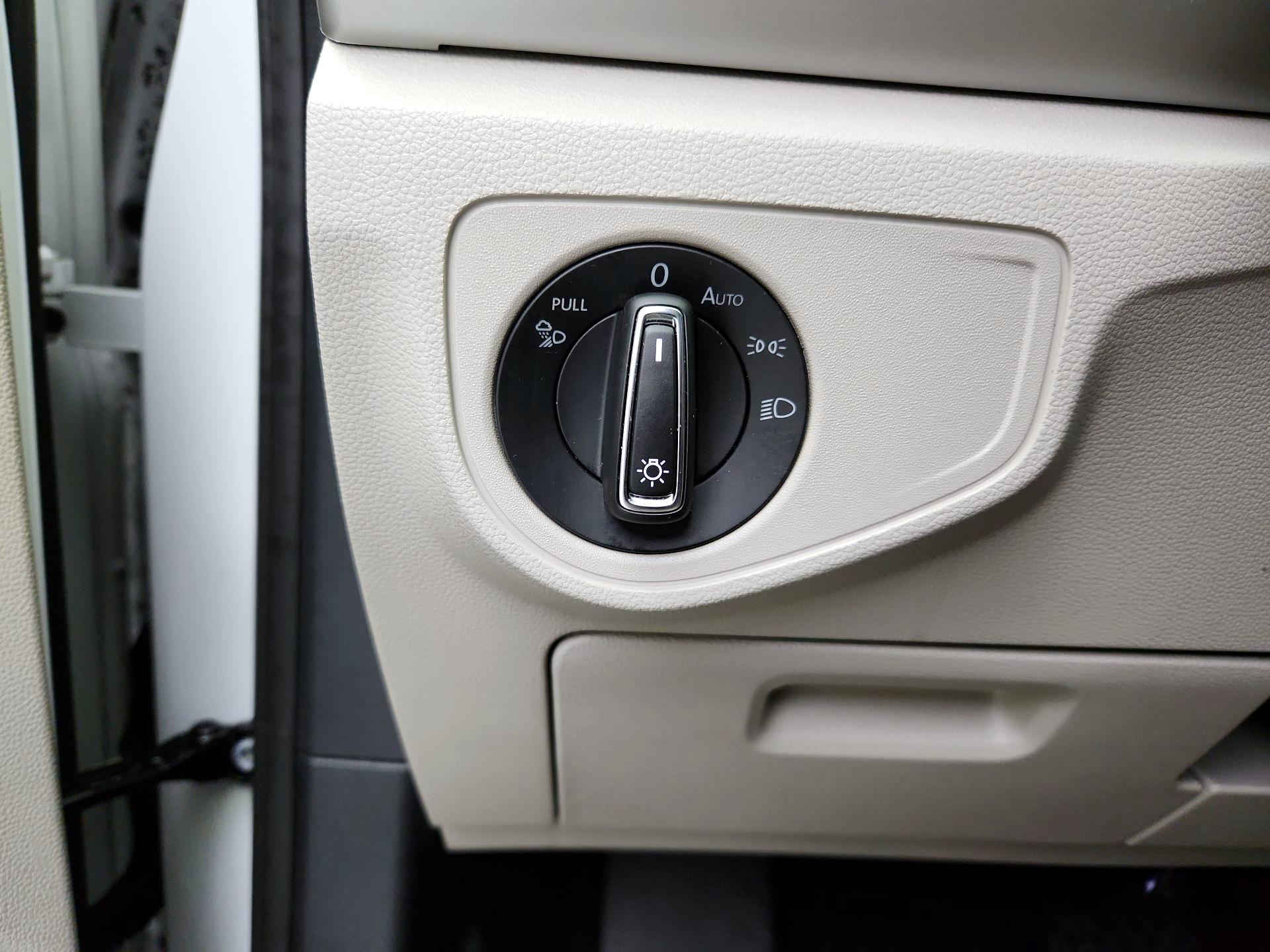 Thumbnail: 2022 Volkswagen Atlas - 13