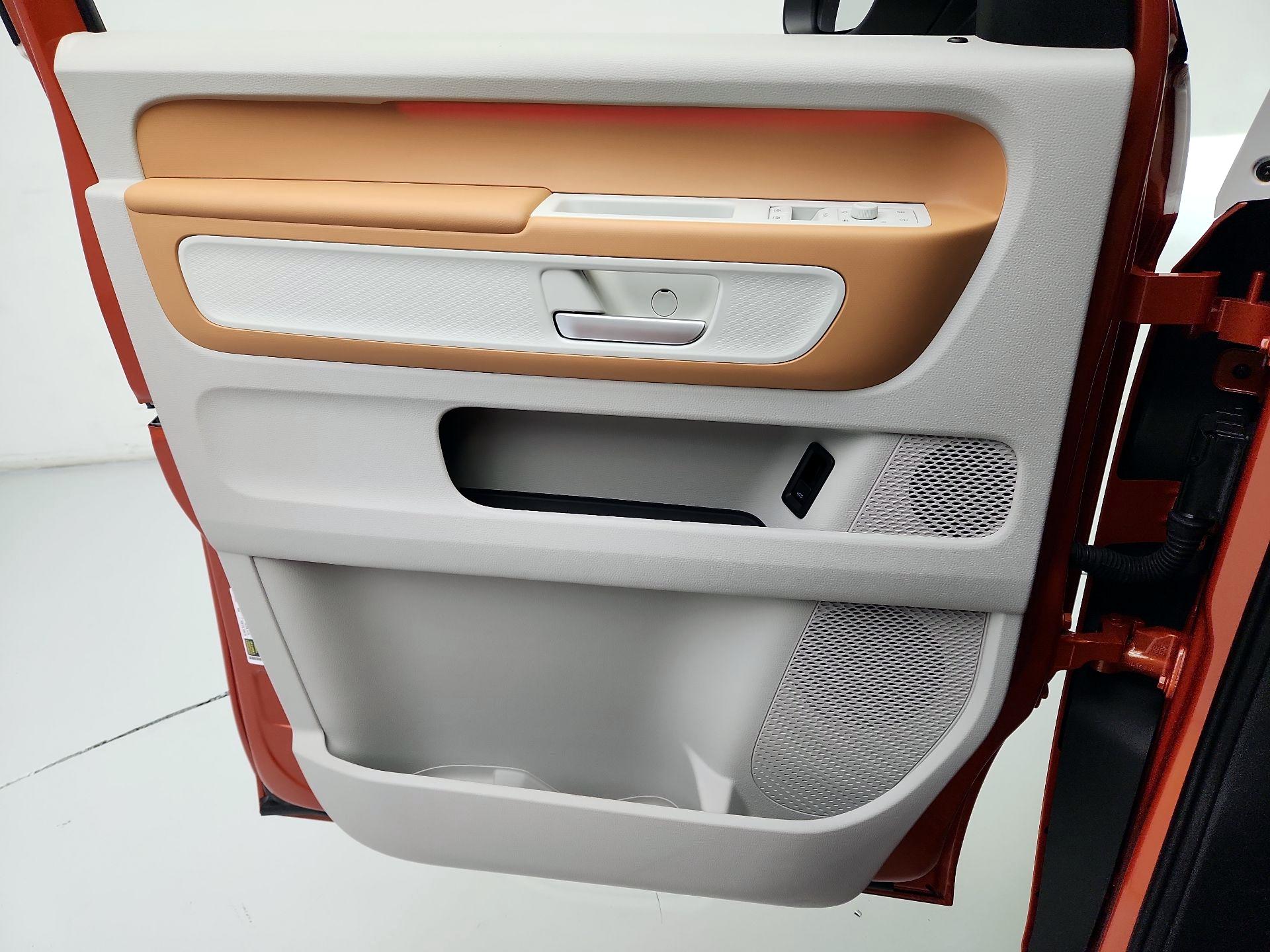 Thumbnail: 2025 Volkswagen ID.Buzz - 12