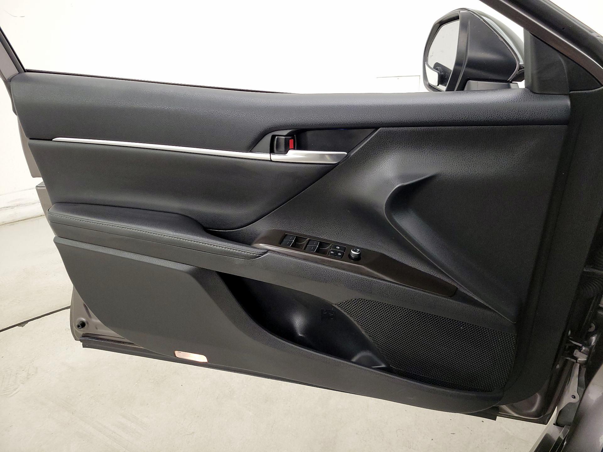Thumbnail: 2022 Toyota Camry - 12