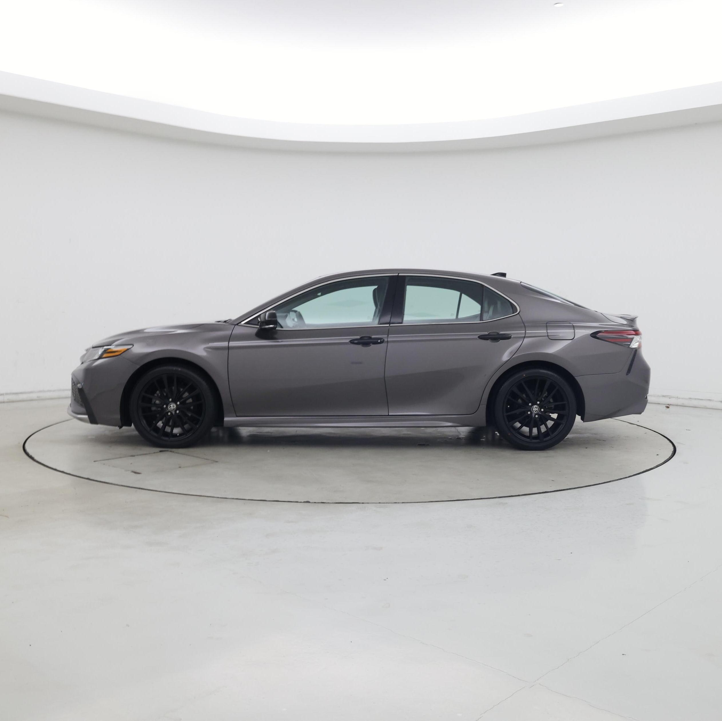 Thumbnail: 2022 Toyota Camry - 3