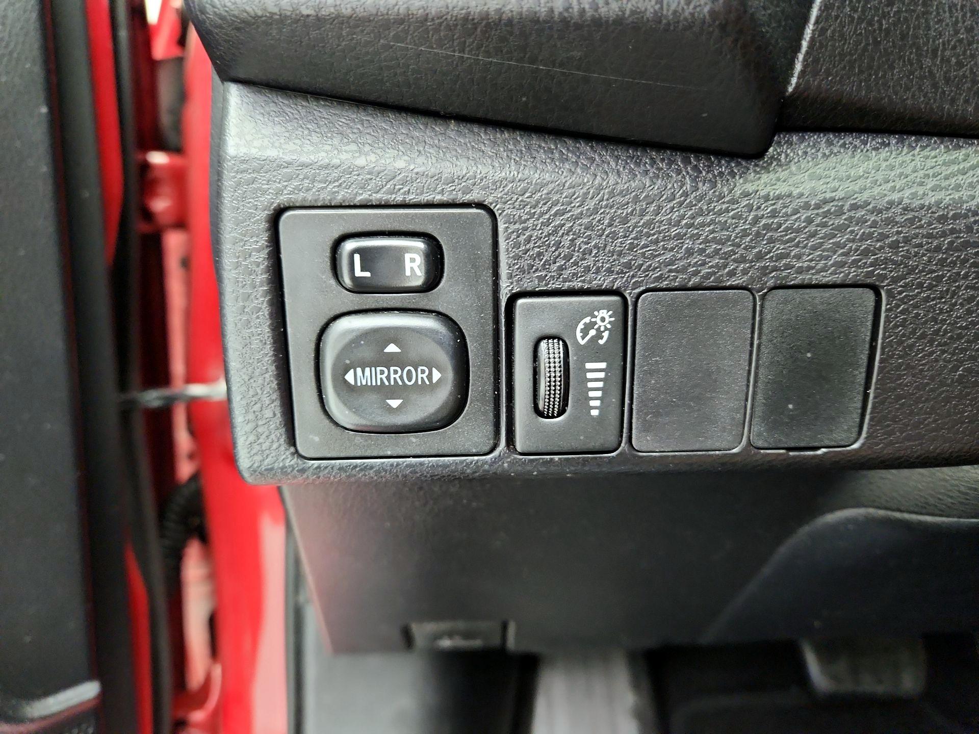 Thumbnail: 2016 Toyota Corolla - 13