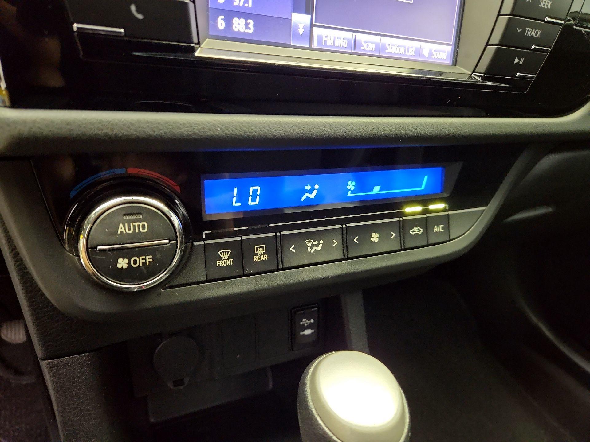 Thumbnail: 2016 Toyota Corolla - 16