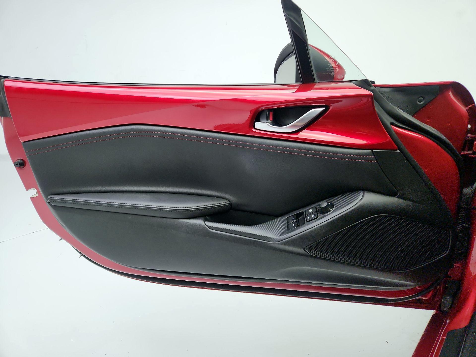 Thumbnail: 2017 Mazda MX-5 Miata - 12