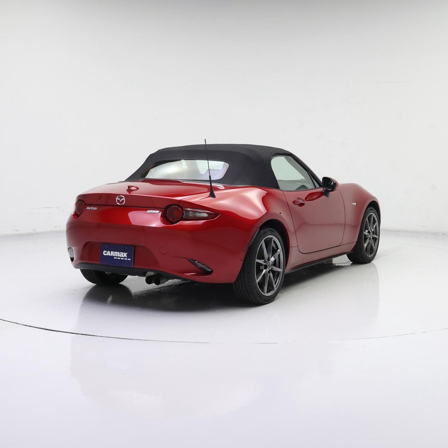 Thumbnail: 2017 Mazda MX-5 Miata - 4