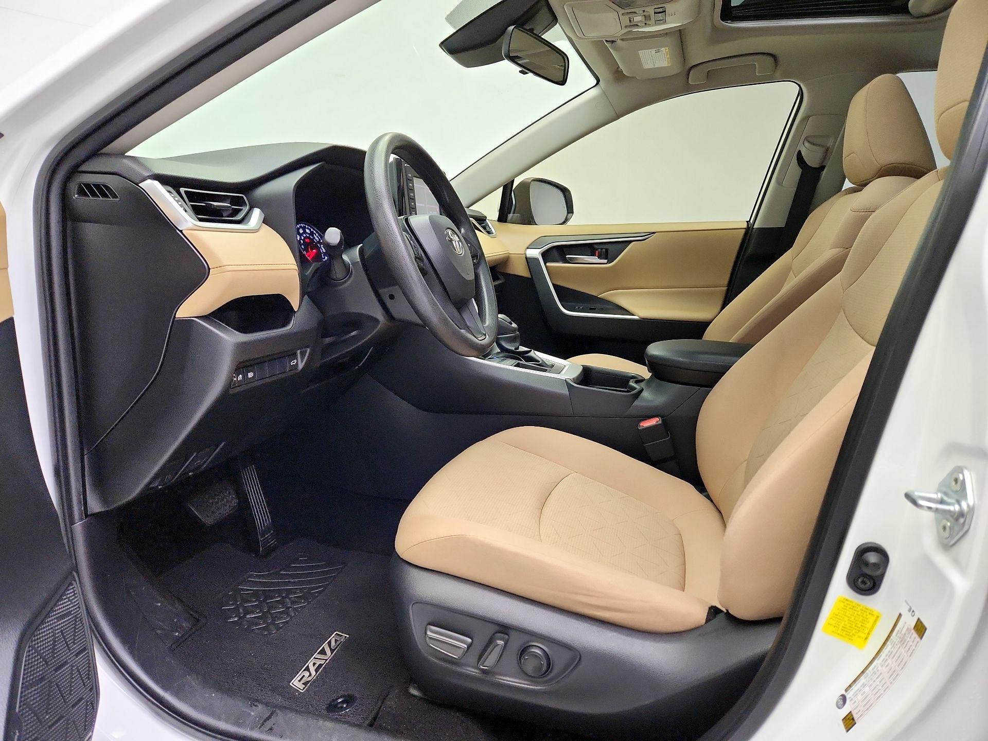 Thumbnail: 2020 Toyota RAV4 - 11