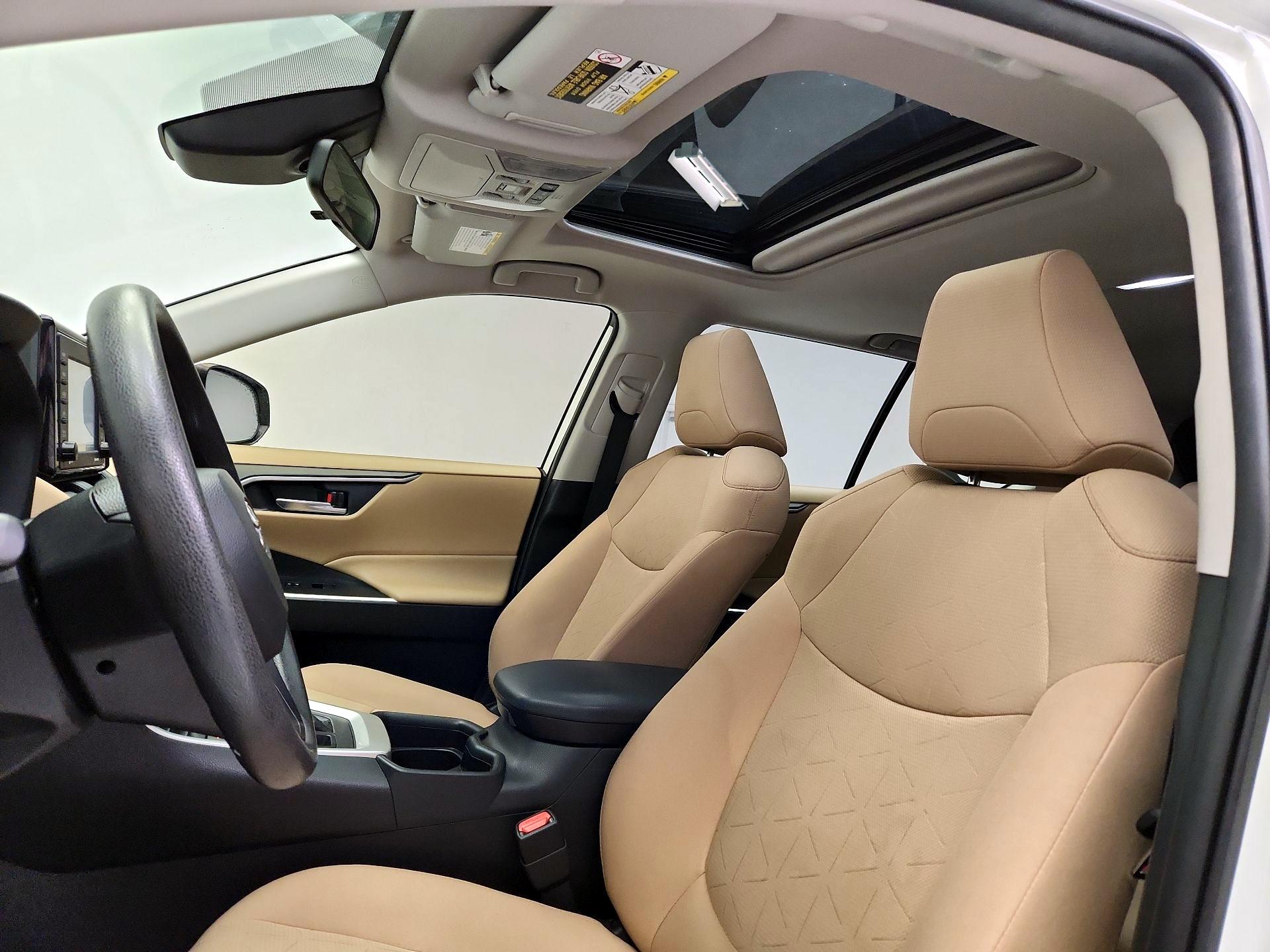 Thumbnail: 2020 Toyota RAV4 - 19
