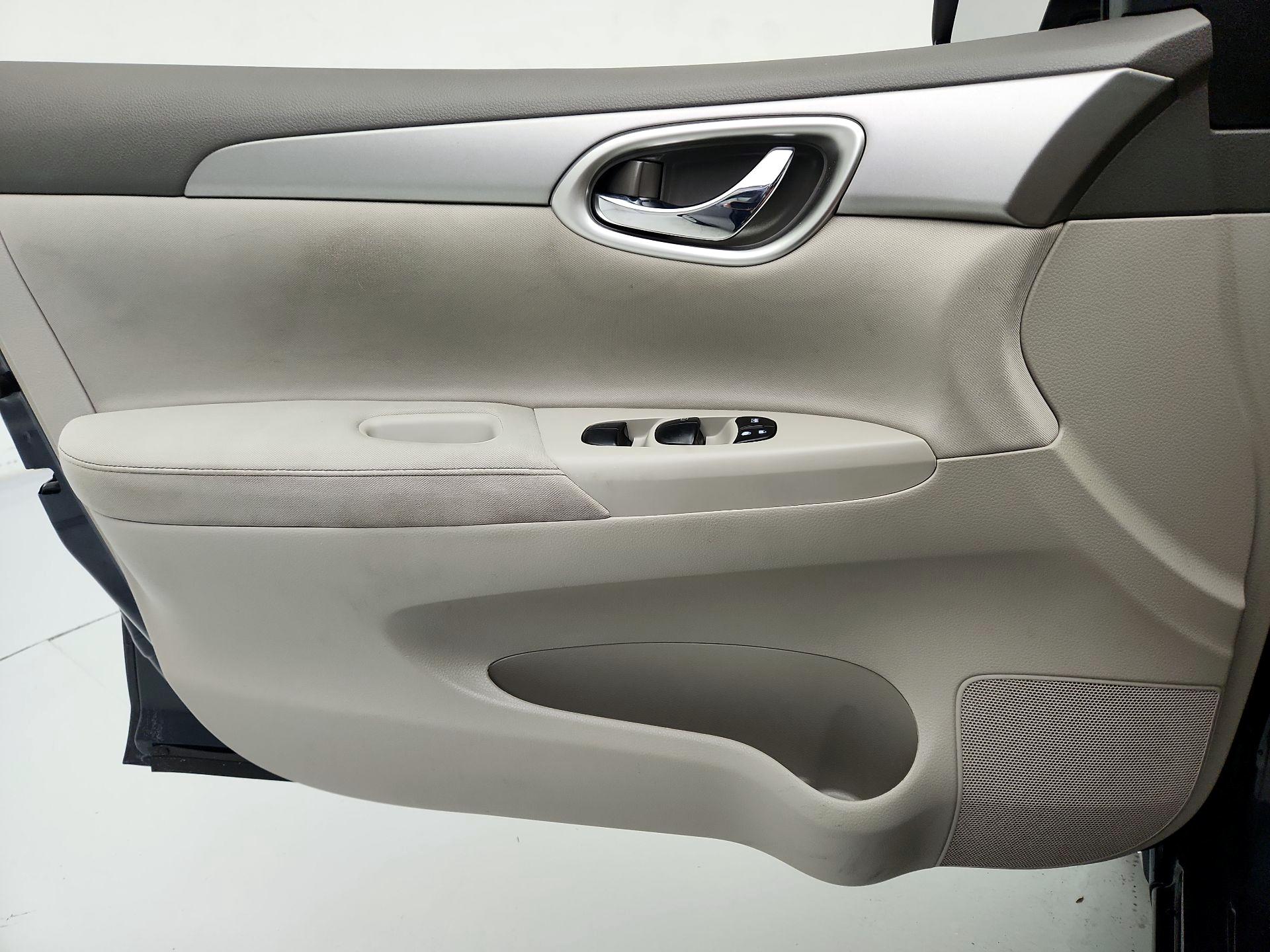 Thumbnail: 2014 Nissan Sentra - 12