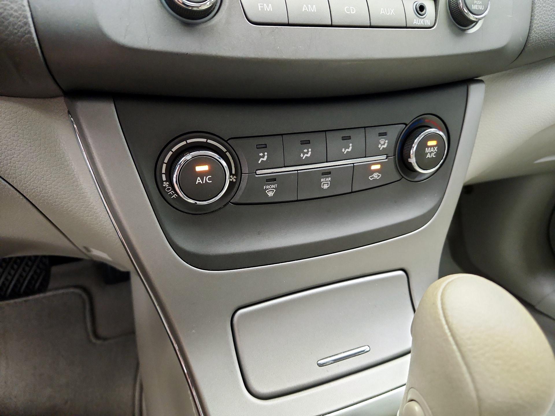 Thumbnail: 2014 Nissan Sentra - 15