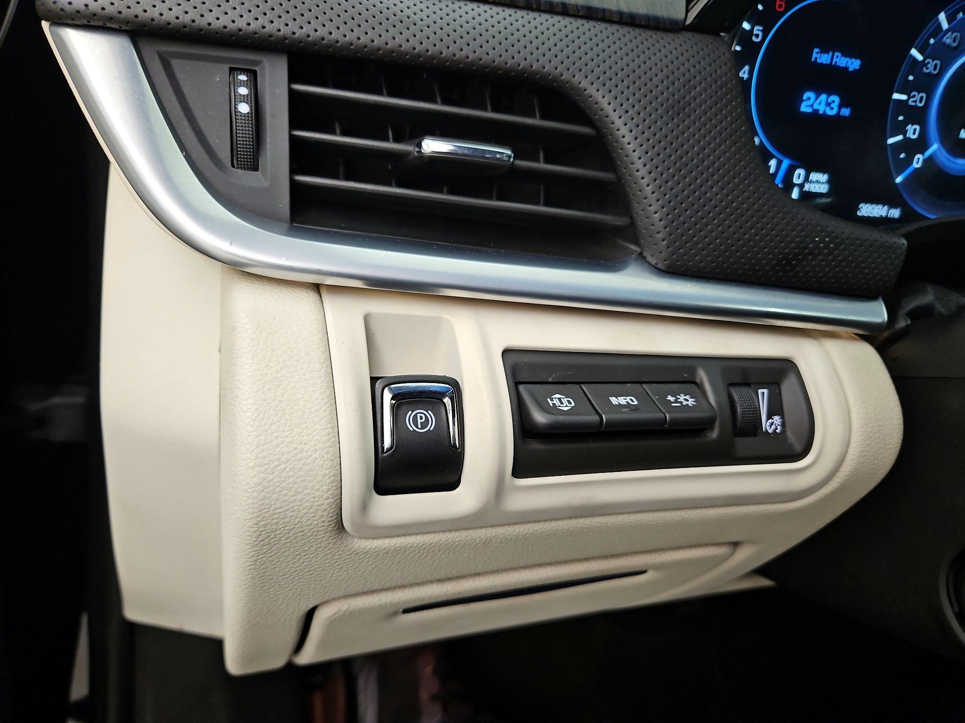 Thumbnail: 2016 Cadillac XTS - 13