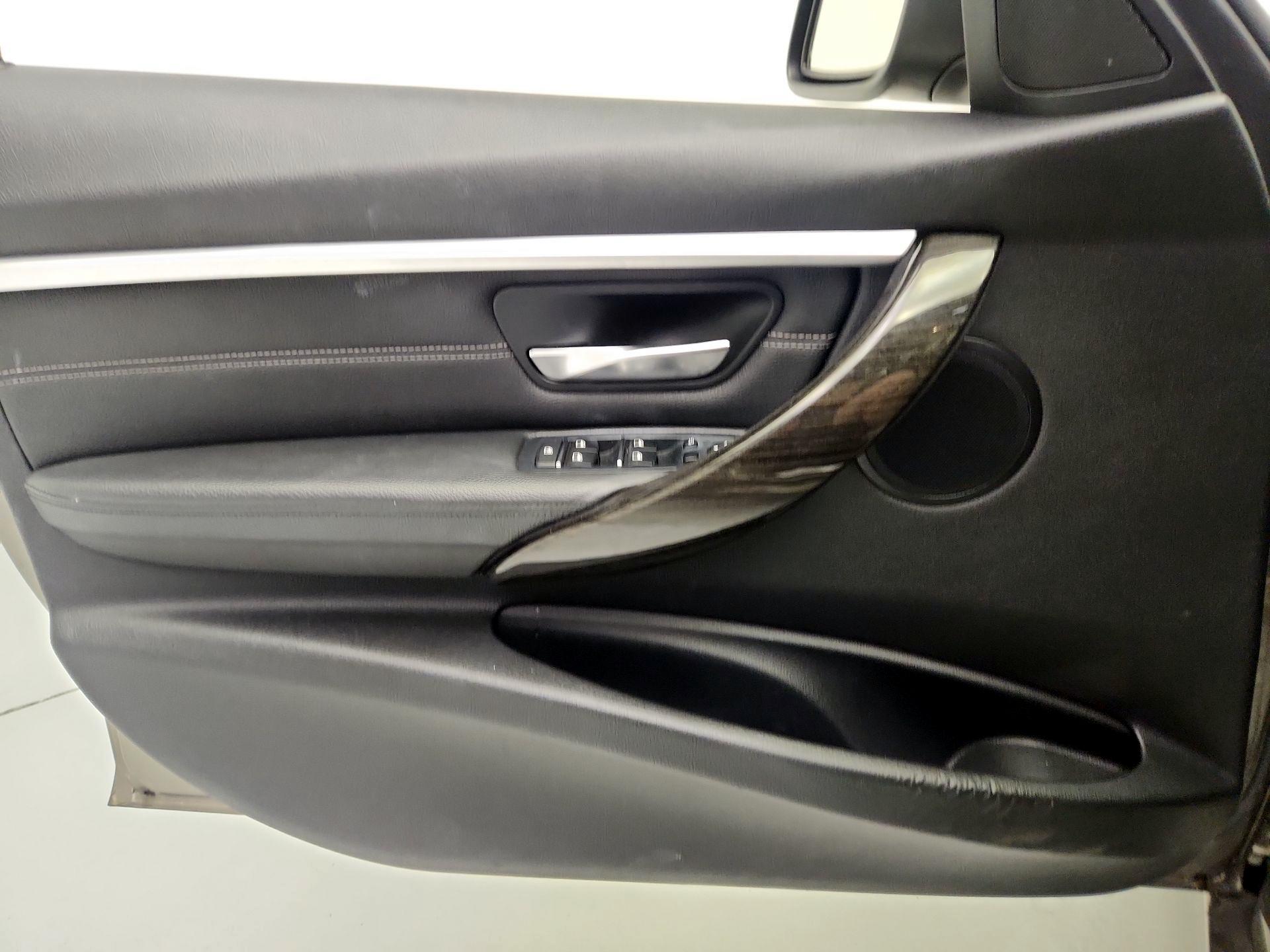 Thumbnail: 2016 BMW 3 Series - 12