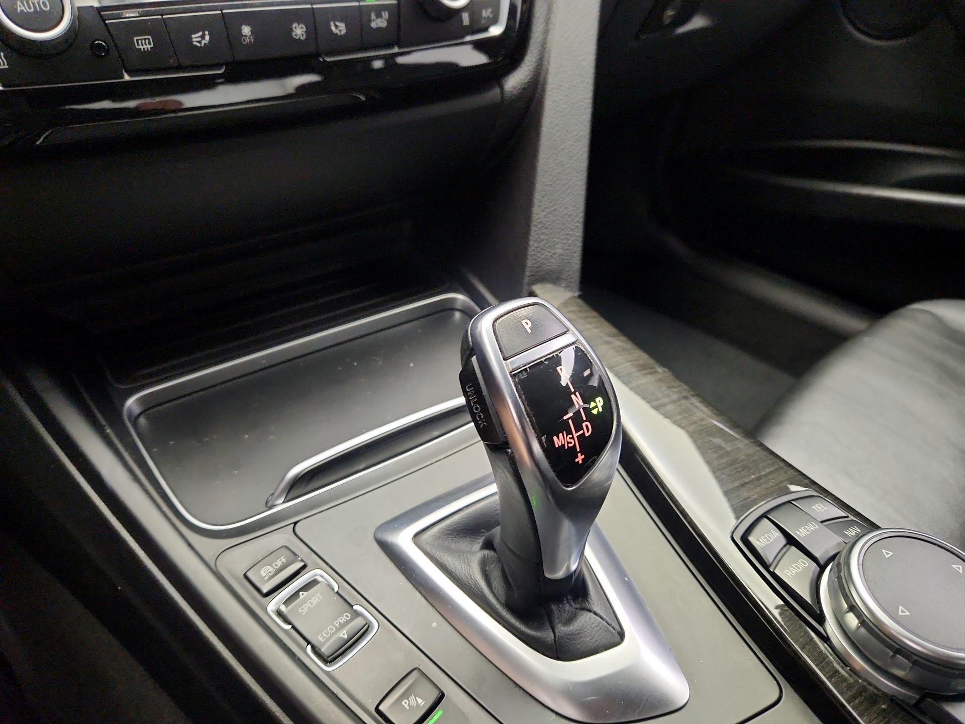 Thumbnail: 2016 BMW 3 Series - 18