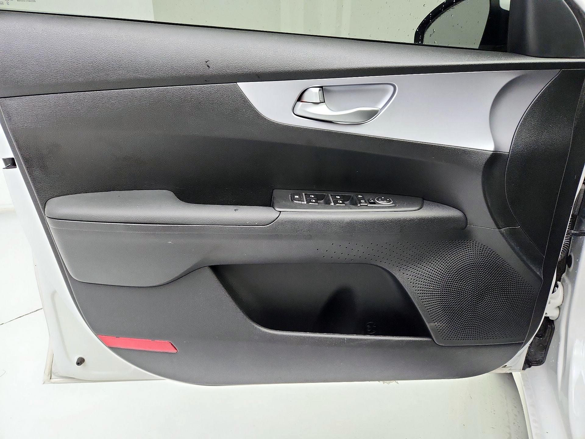 Thumbnail: 2024 Kia Forte - 12