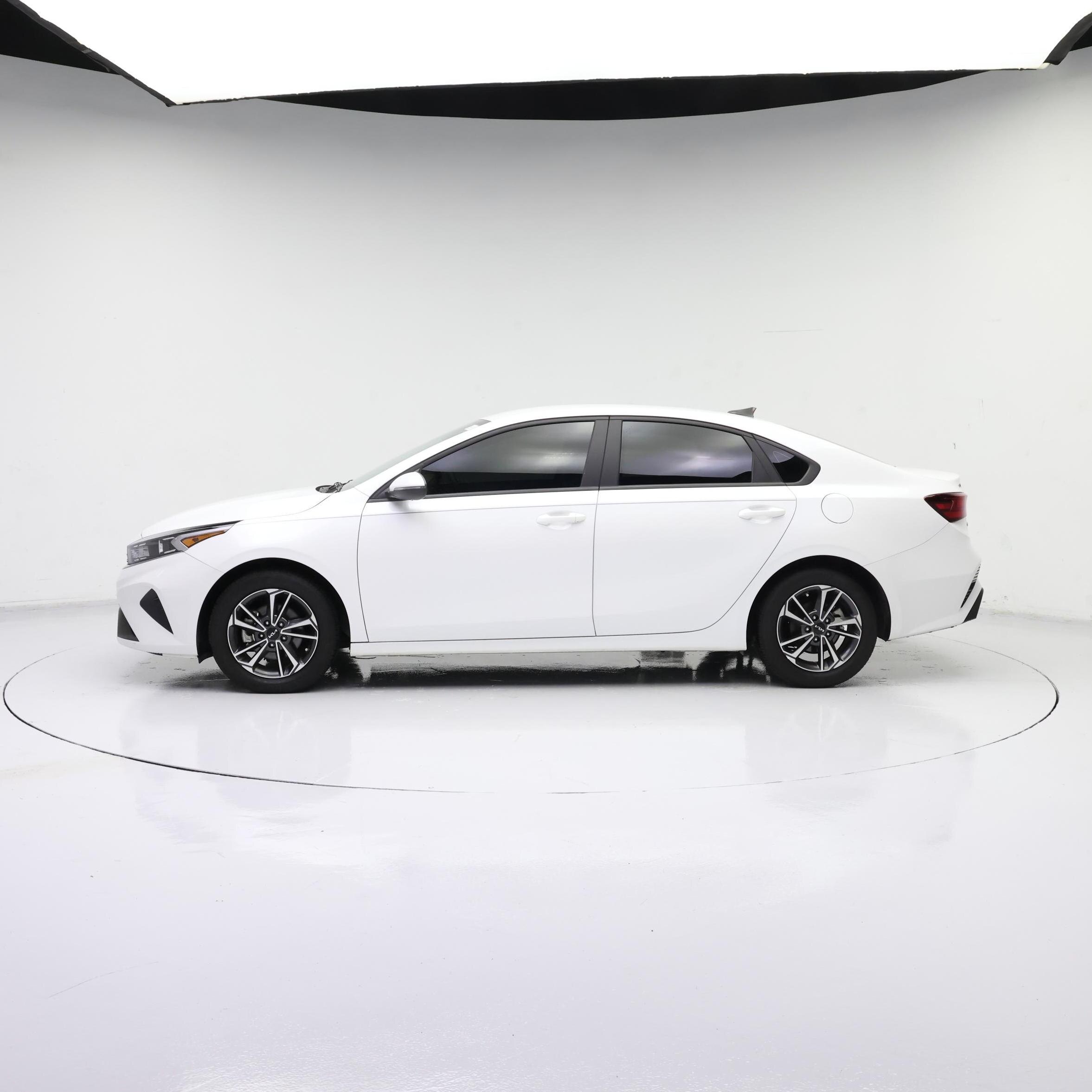 Thumbnail: 2024 Kia Forte - 3