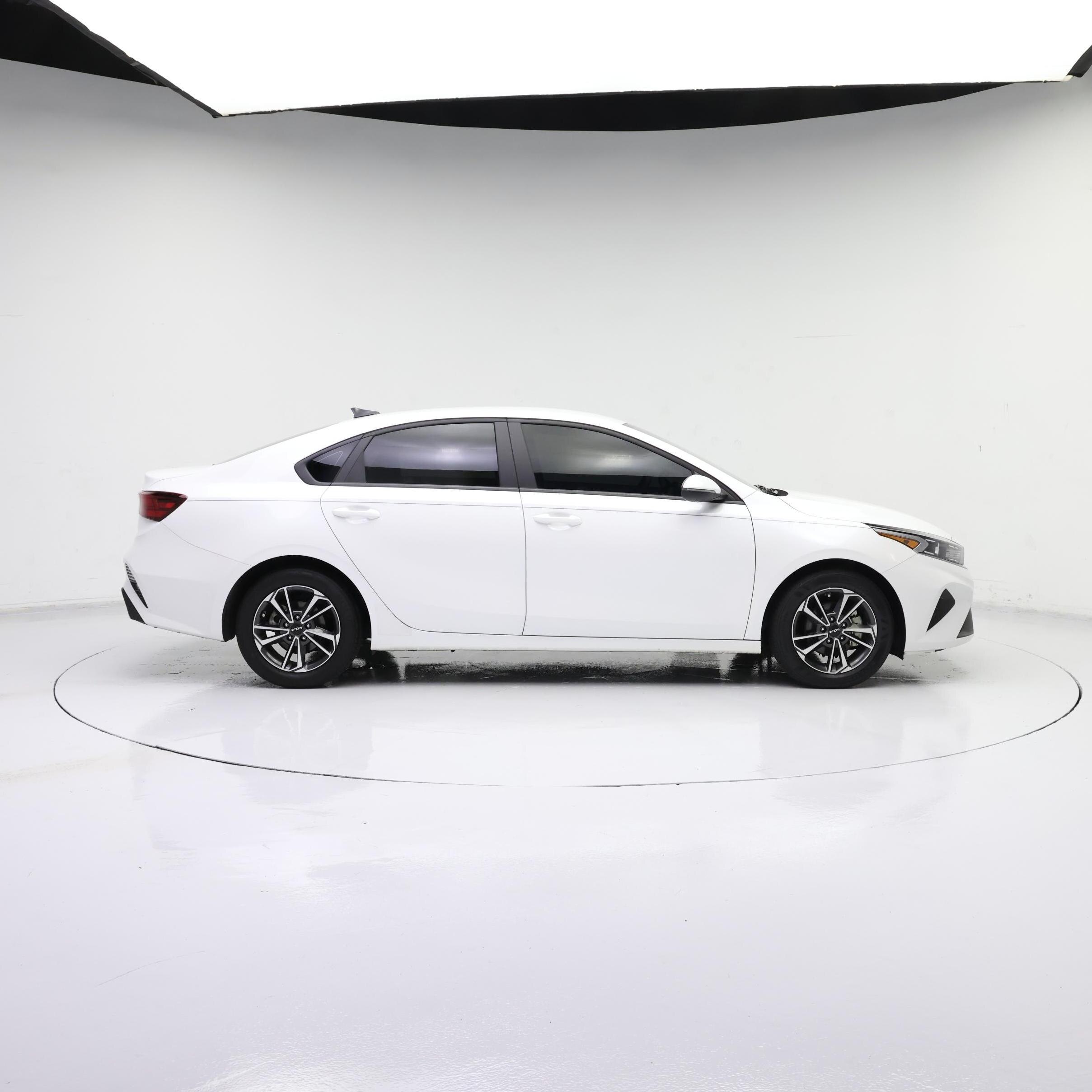 Thumbnail: 2024 Kia Forte - 7