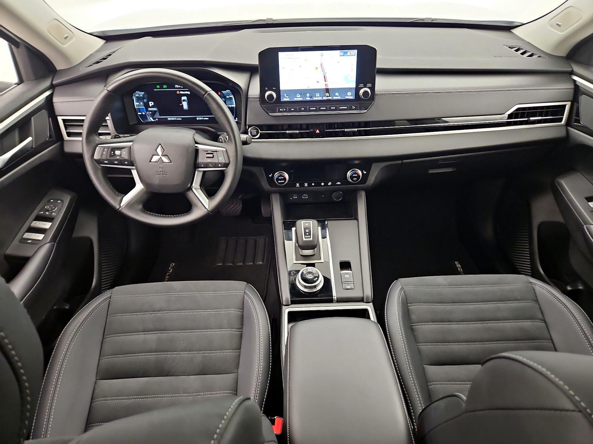 Thumbnail: 2024 Mitsubishi Outlander - 9