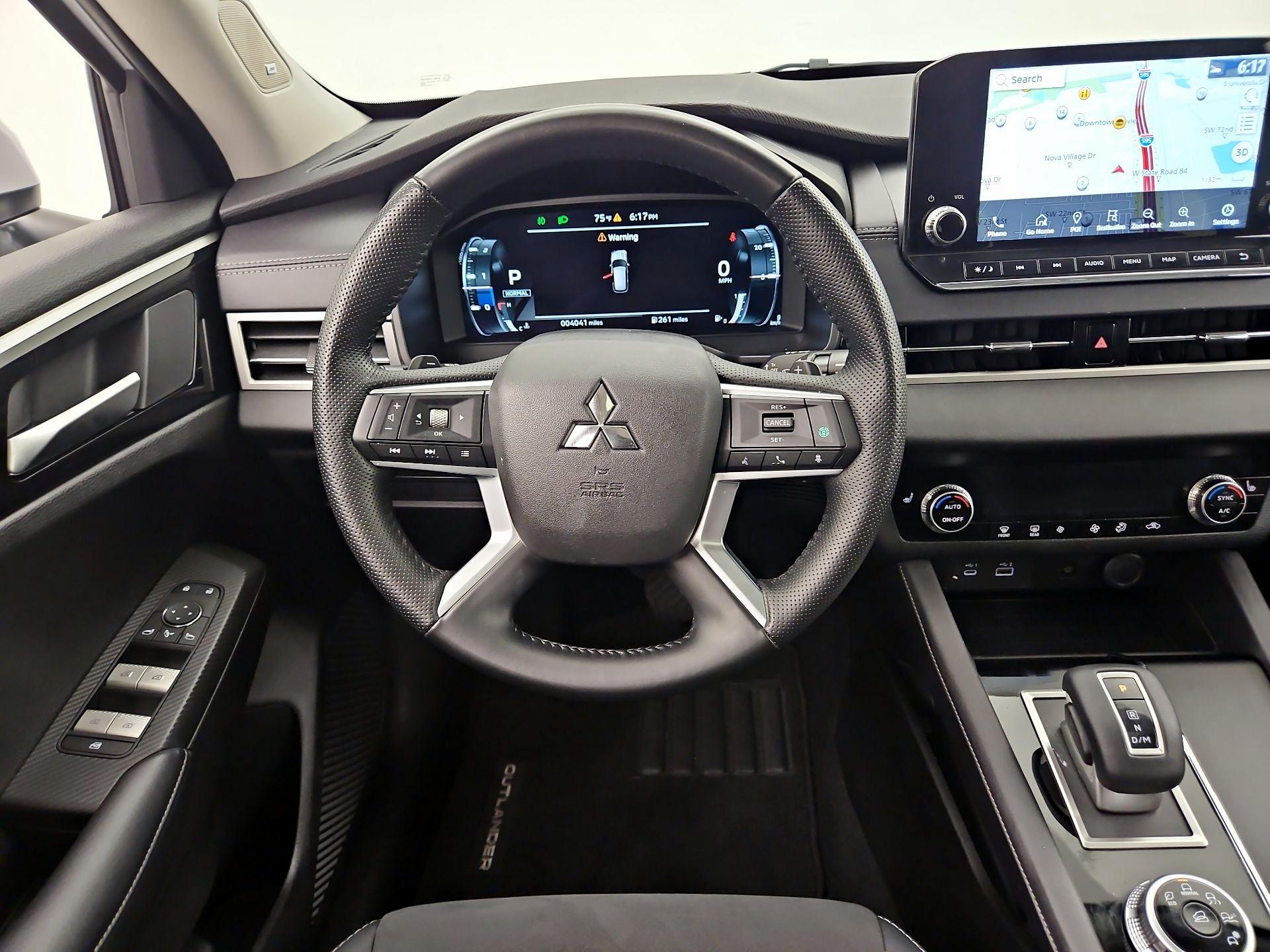 Thumbnail: 2024 Mitsubishi Outlander - 10