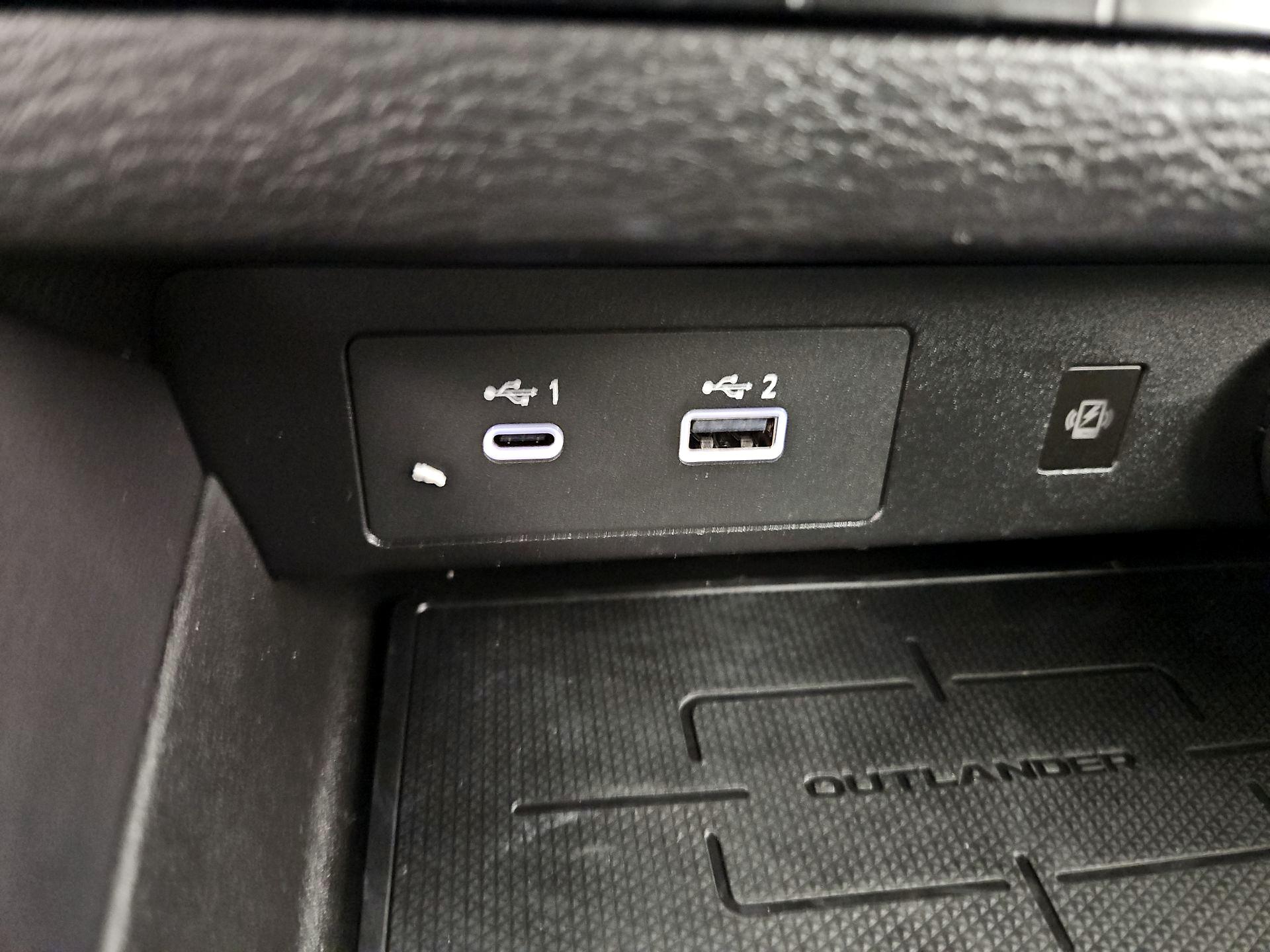 Thumbnail: 2024 Mitsubishi Outlander - 18