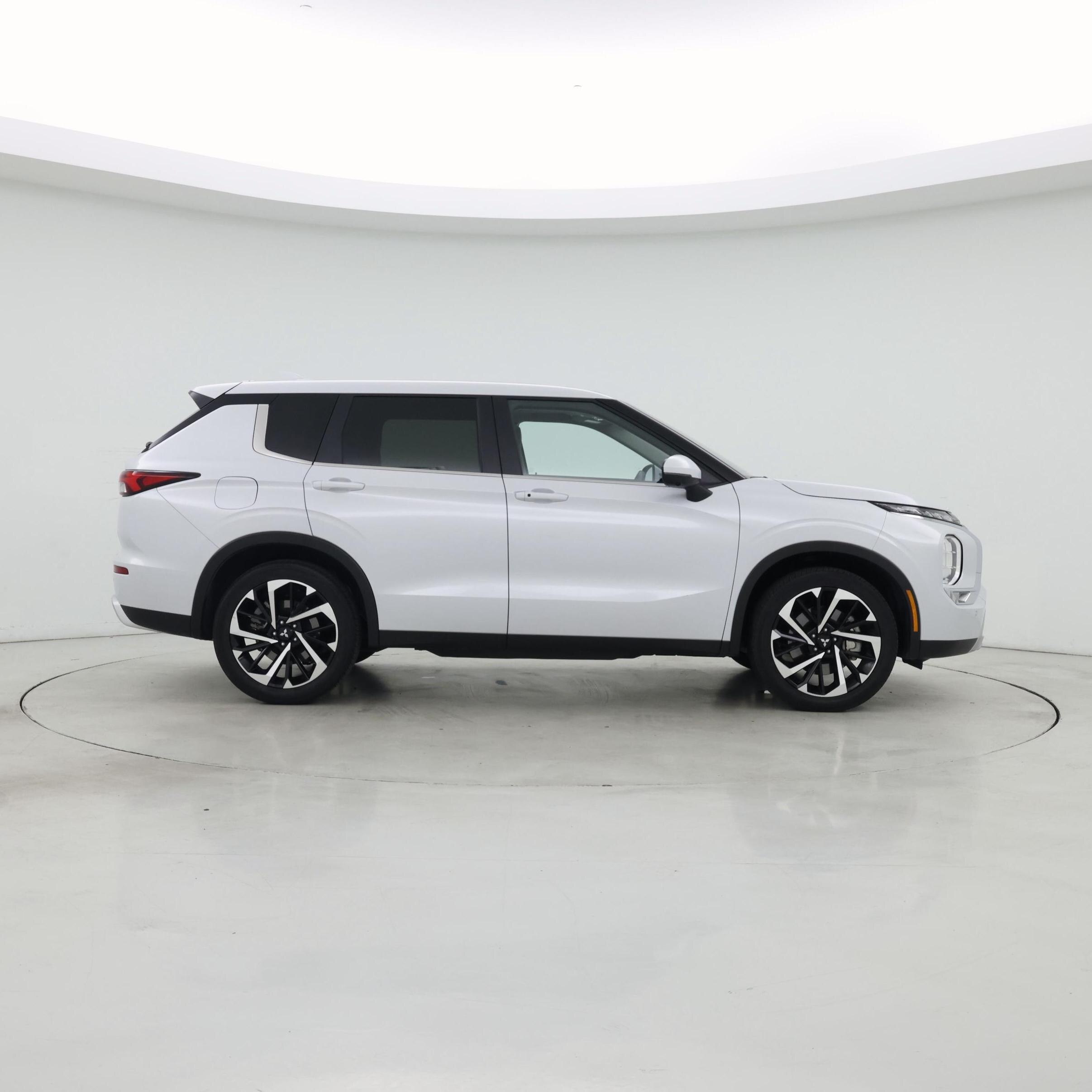 Thumbnail: 2024 Mitsubishi Outlander - 7