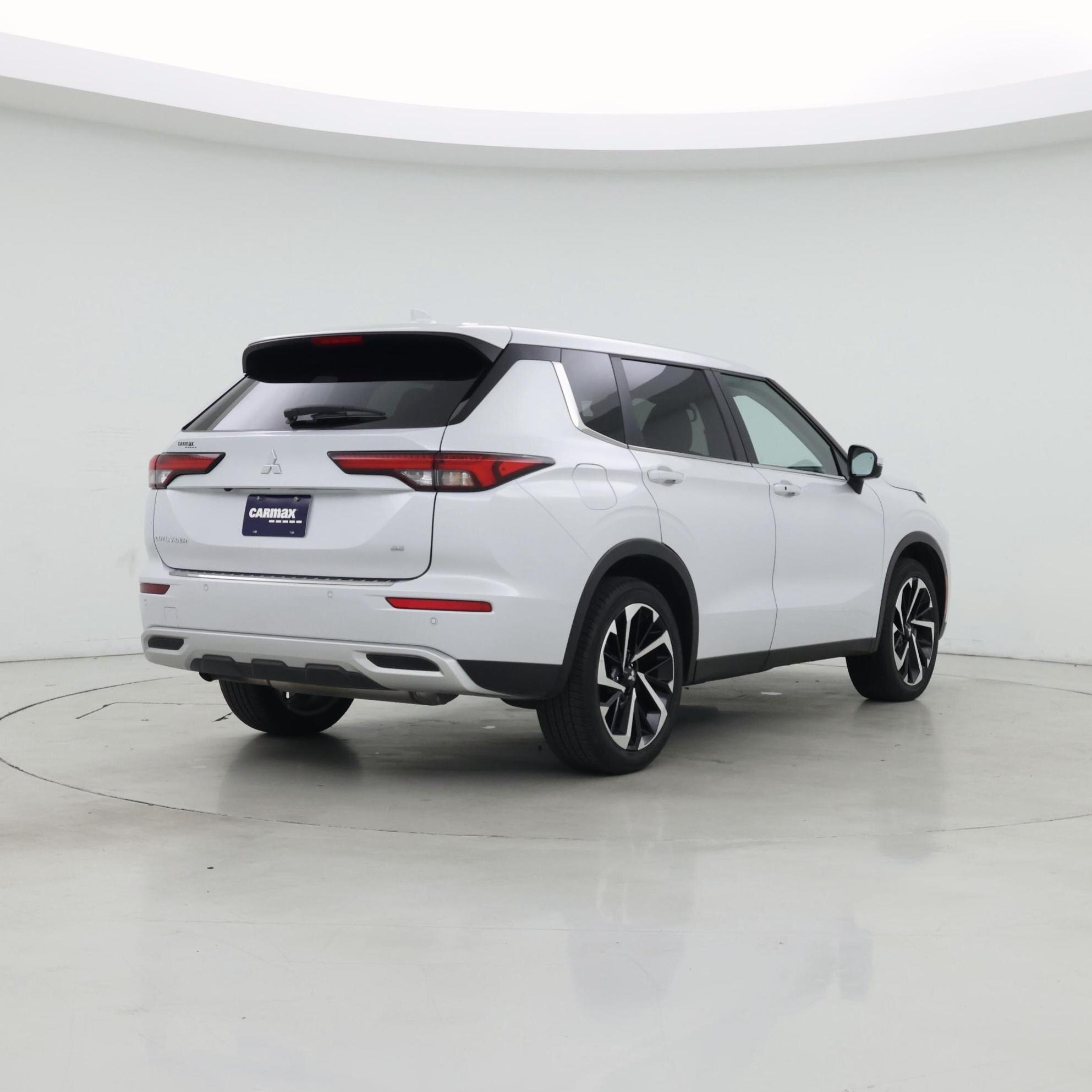 Thumbnail: 2024 Mitsubishi Outlander - 8