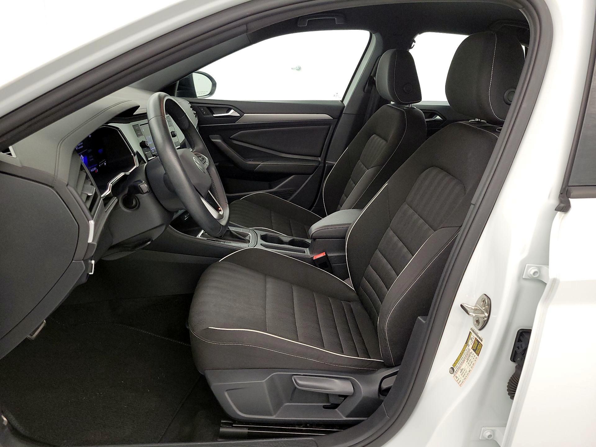 Thumbnail: 2024 Volkswagen Jetta - 9