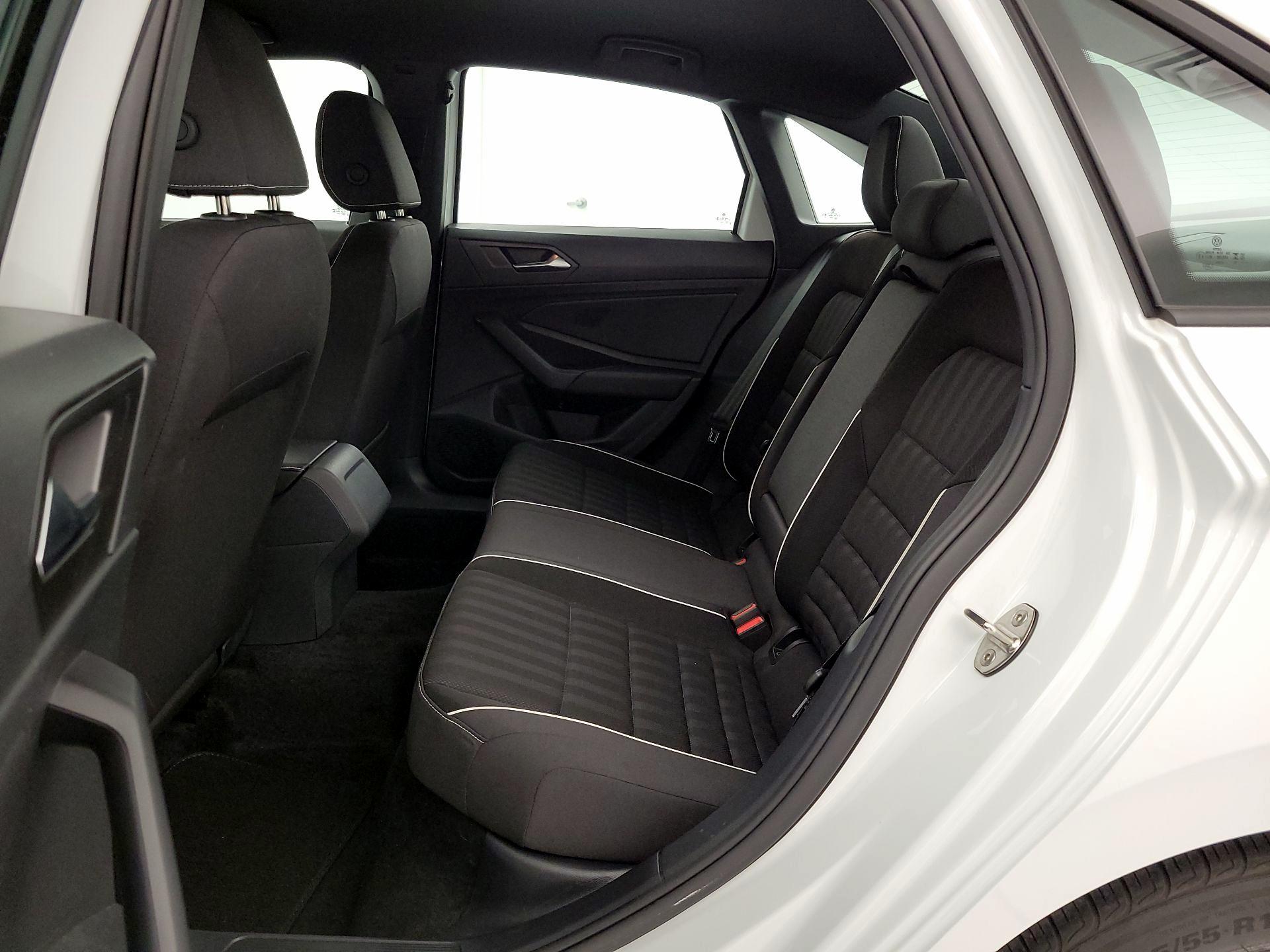 Thumbnail: 2024 Volkswagen Jetta - 17