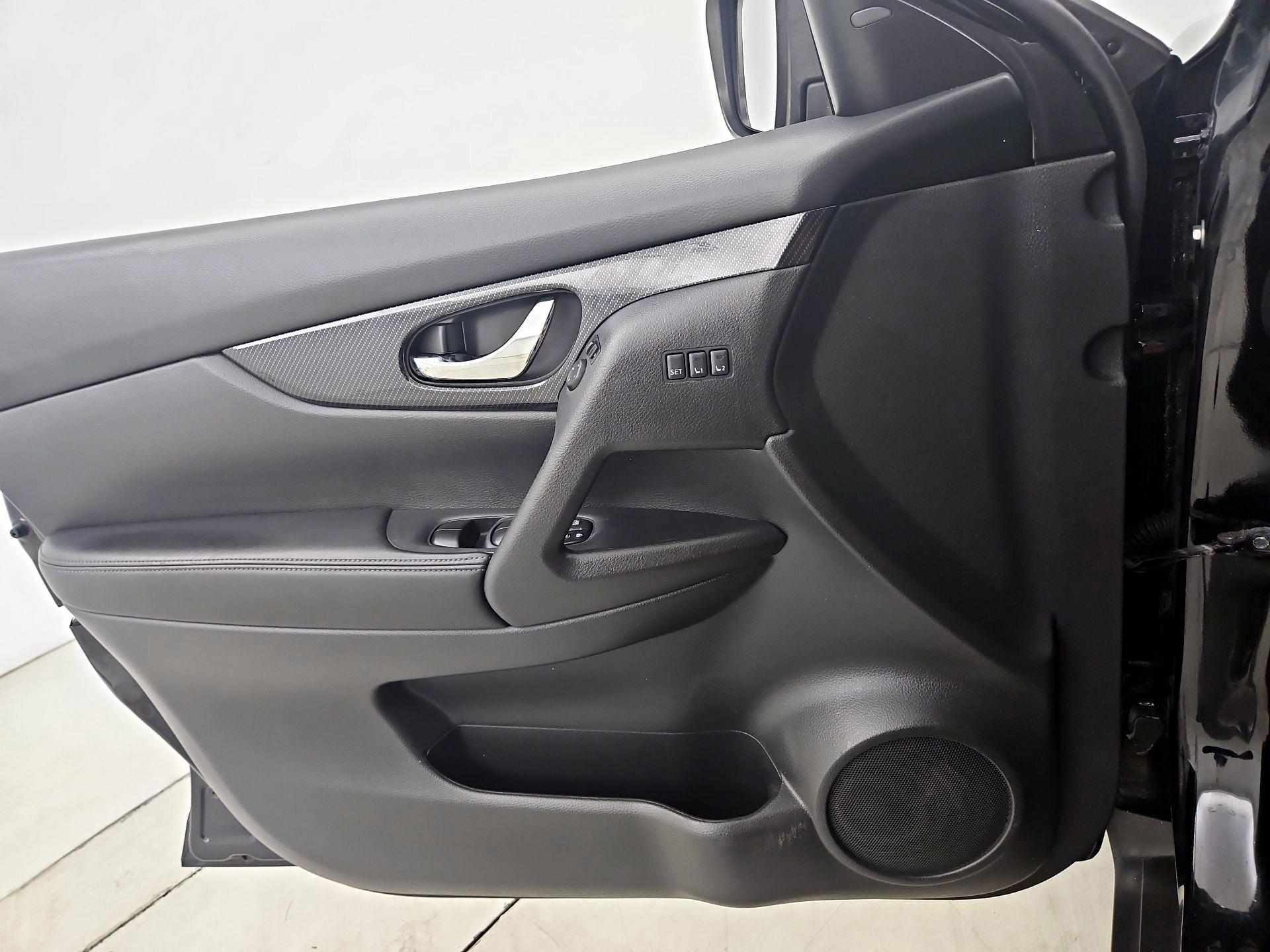 Thumbnail: 2019 Nissan Rogue - 12