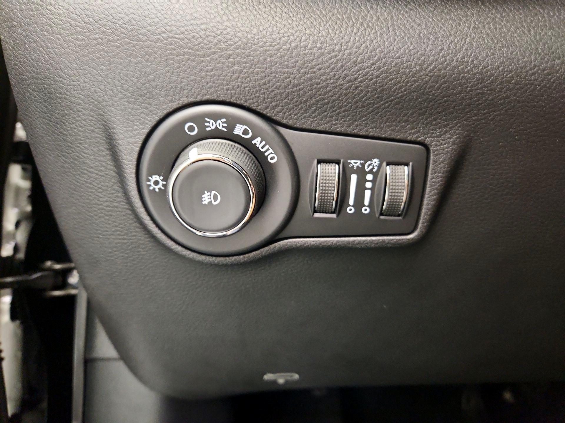 Thumbnail: 2022 Jeep Compass - 13