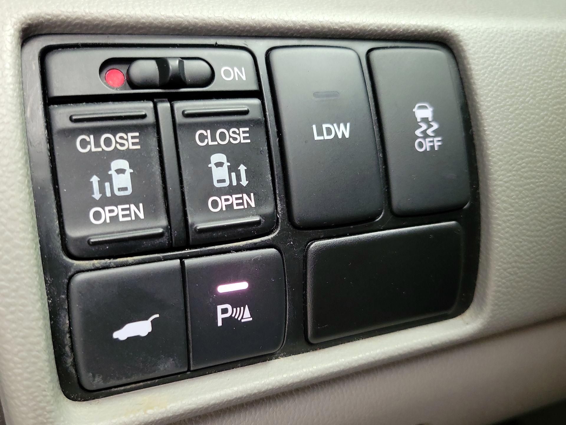 Thumbnail: 2016 Honda Odyssey - 13