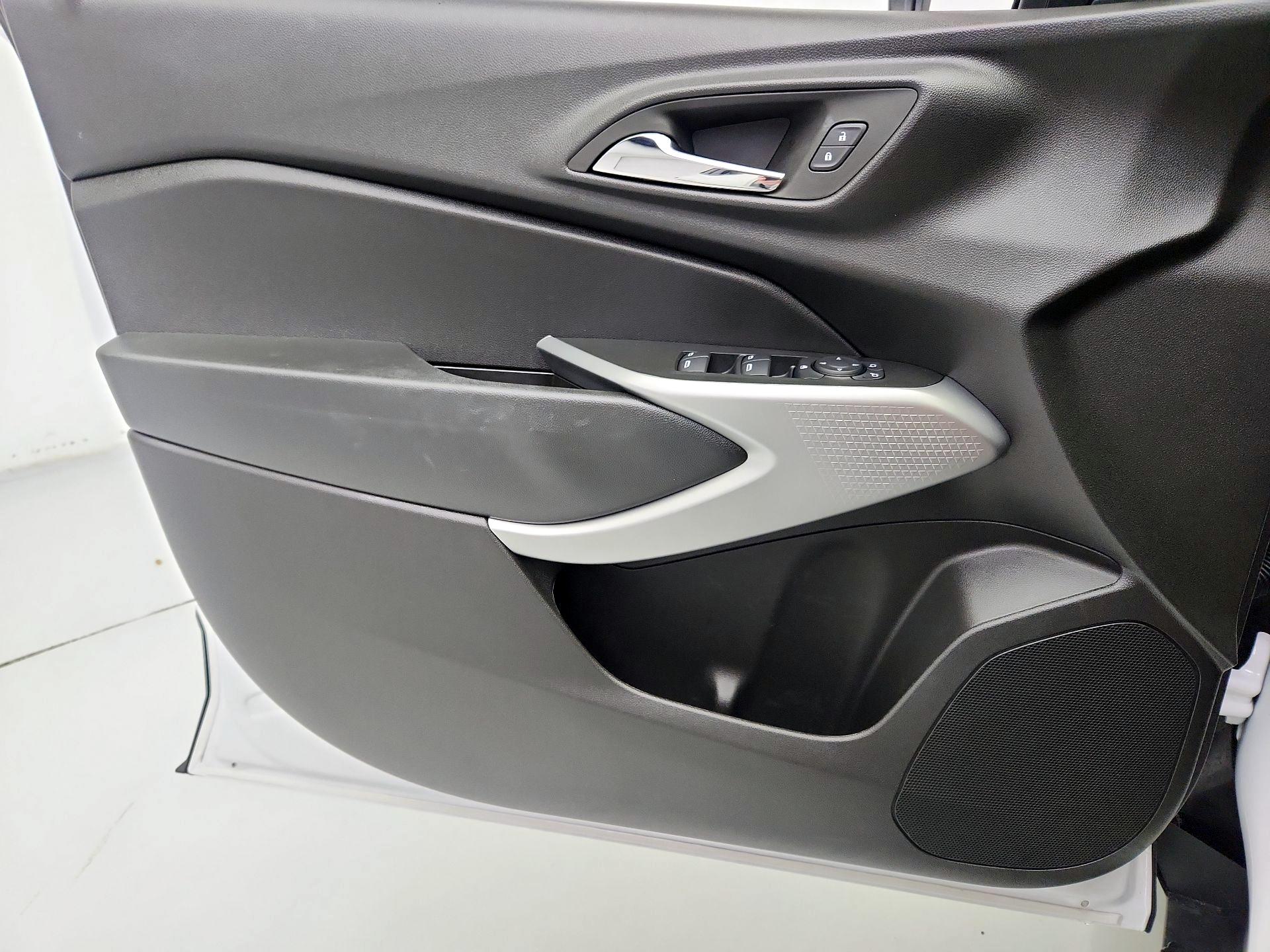 Thumbnail: 2025 Chevrolet Trax - 12