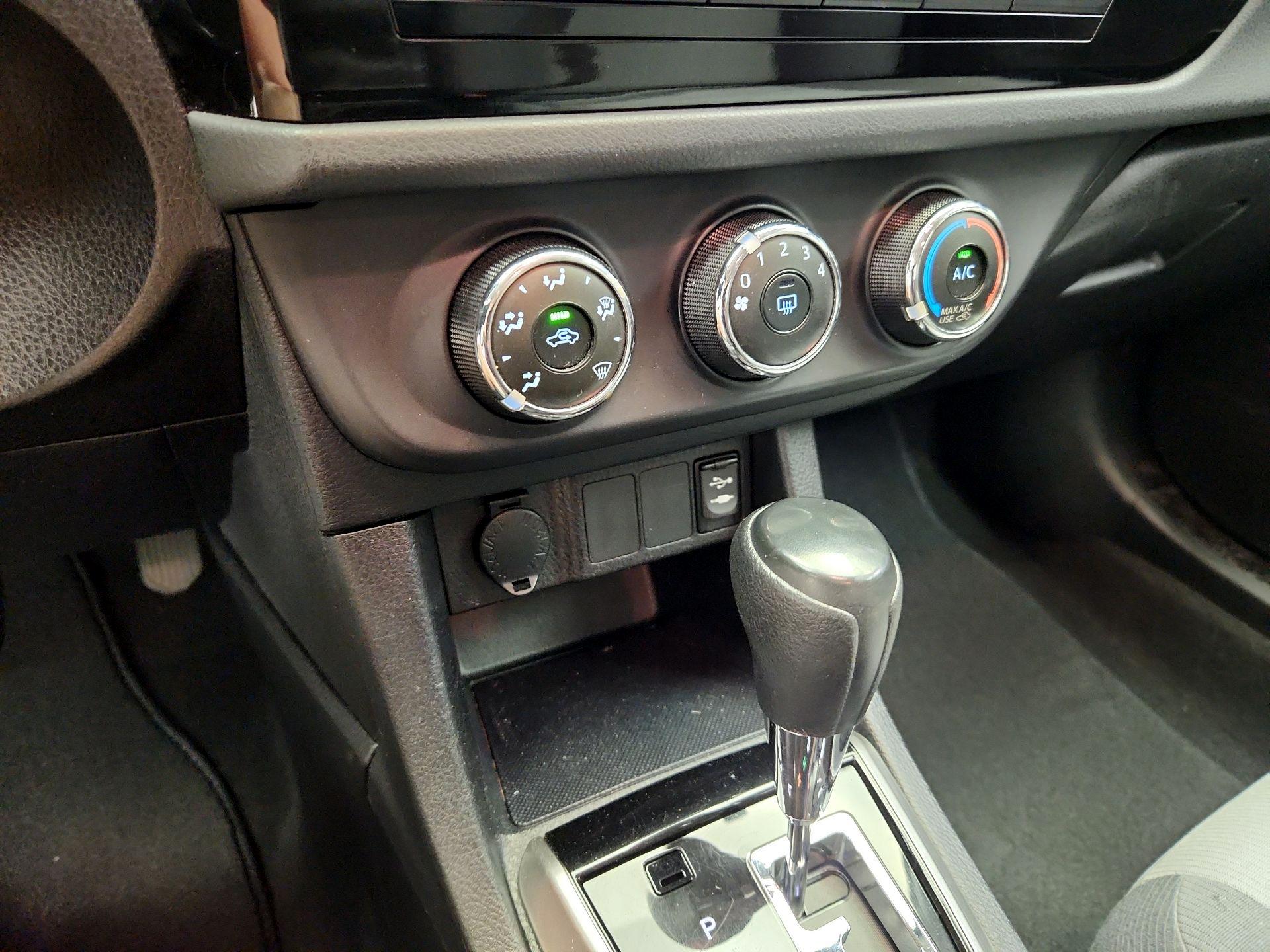 Thumbnail: 2015 Toyota Corolla - 15
