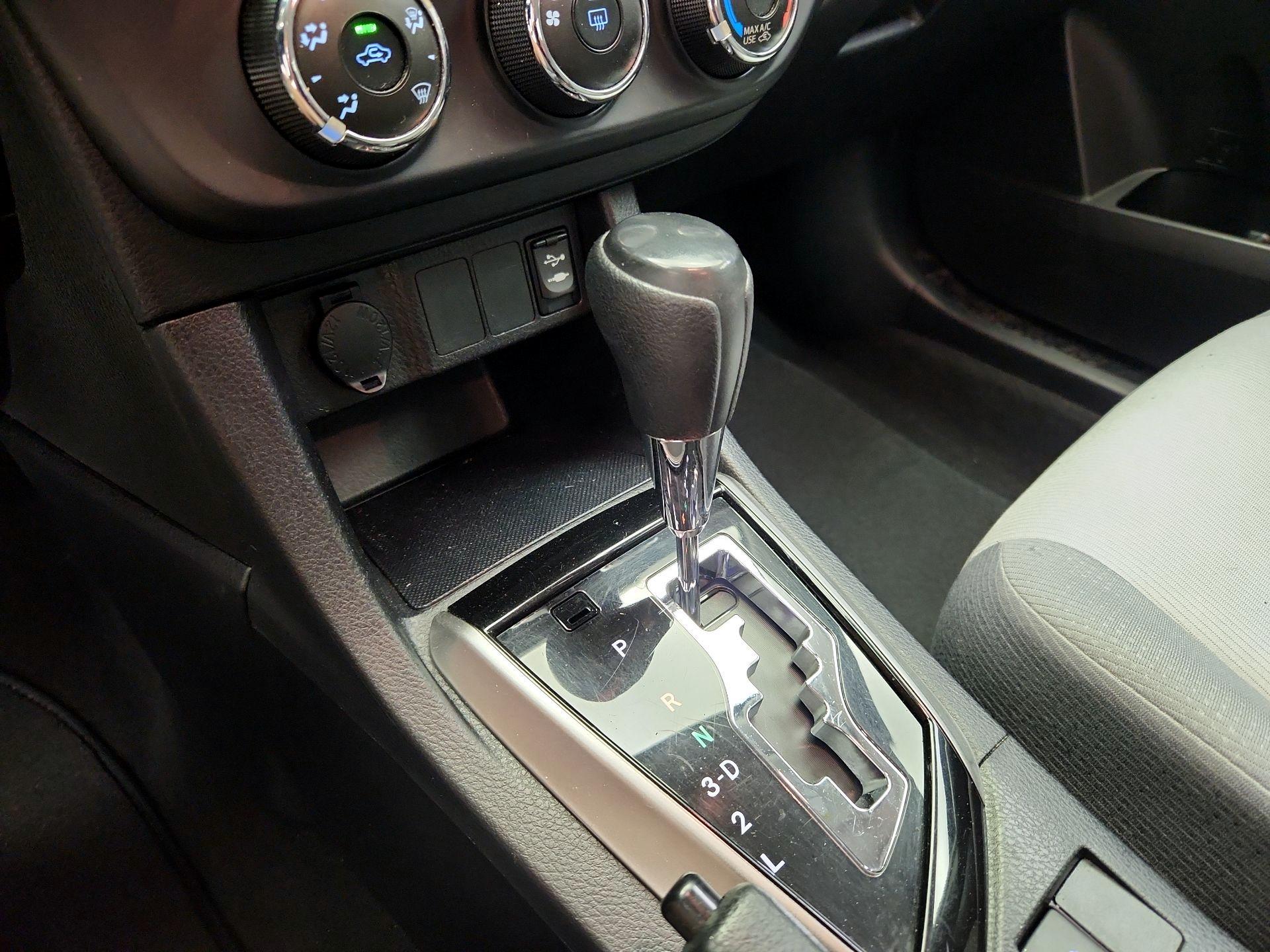 Thumbnail: 2015 Toyota Corolla - 16