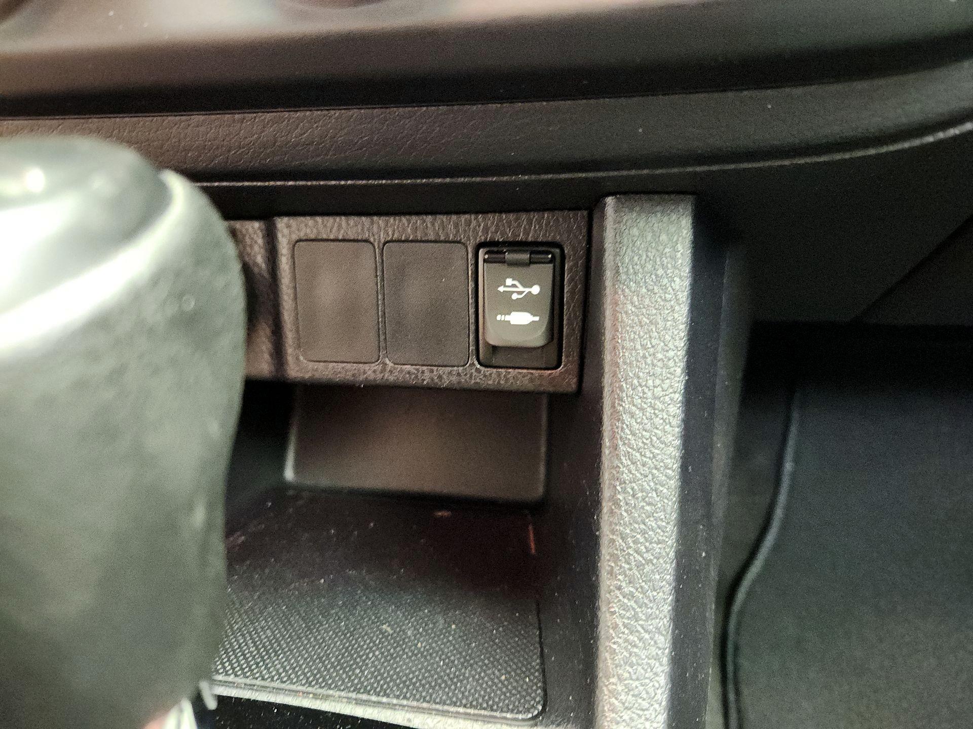 Thumbnail: 2015 Toyota Corolla - 17