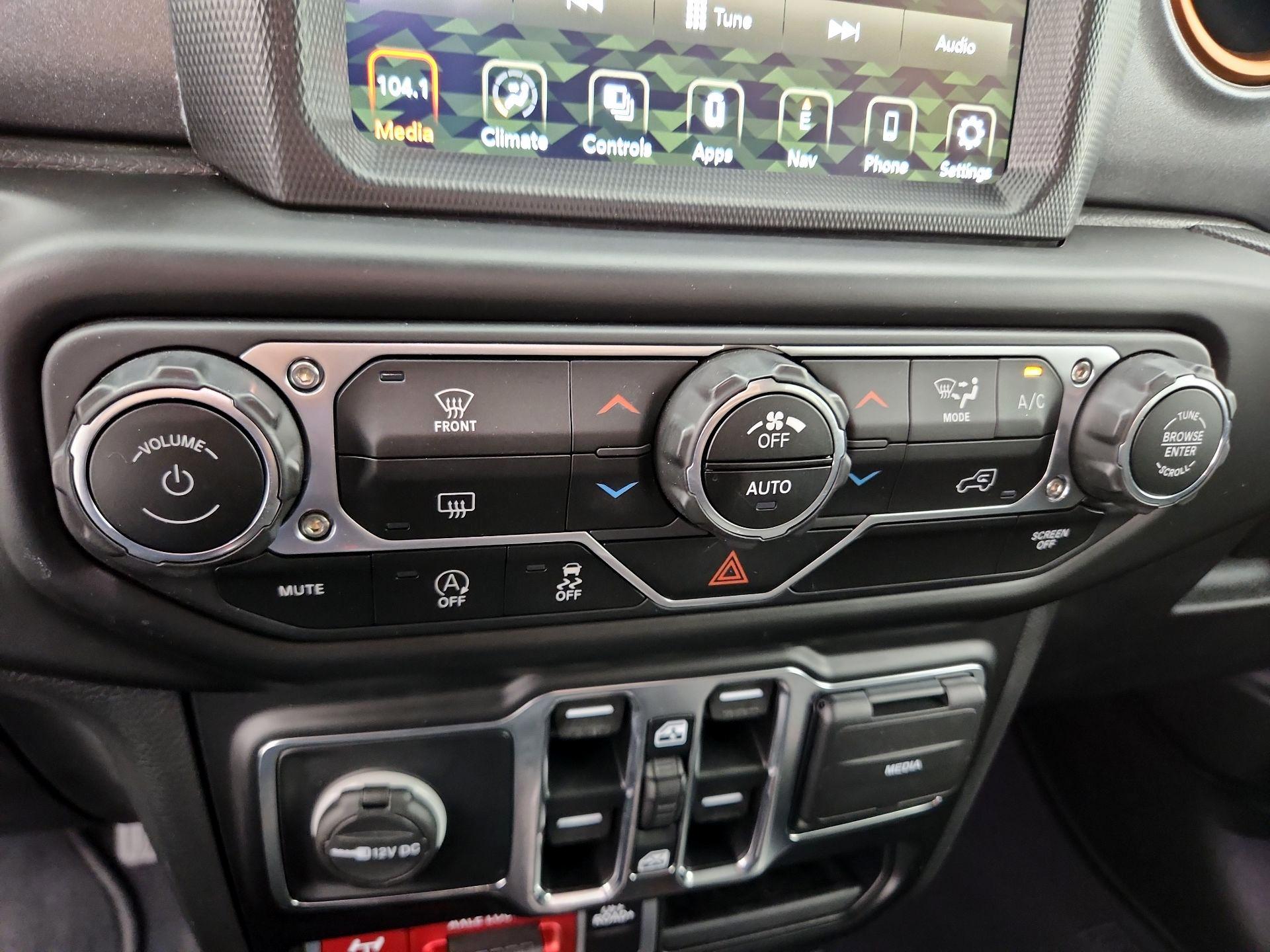 Thumbnail: 2022 Jeep Gladiator - 17