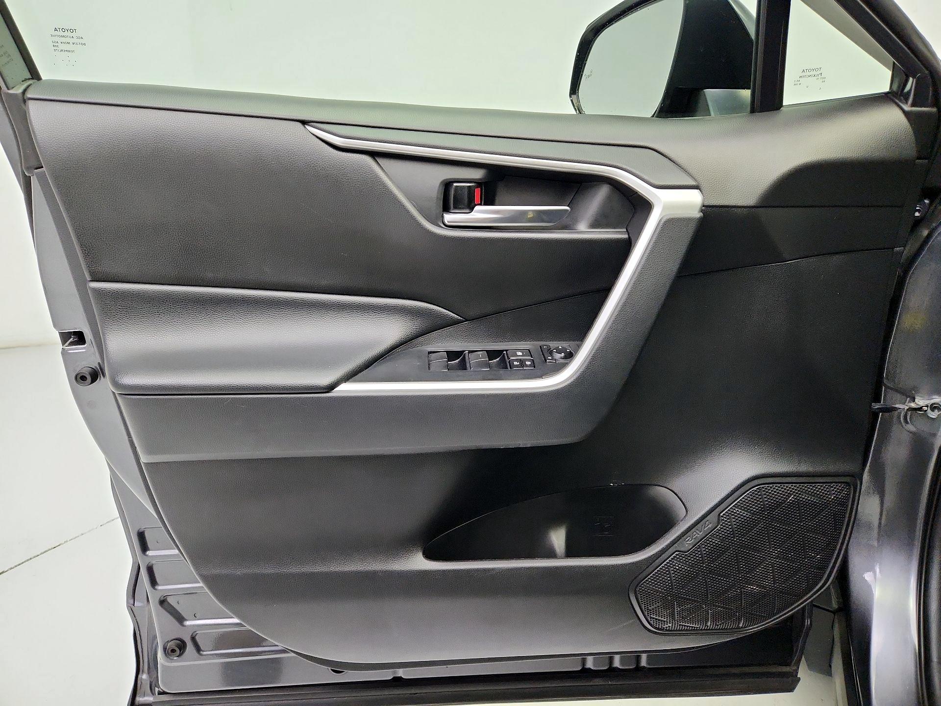 Thumbnail: 2020 Toyota RAV4 - 12