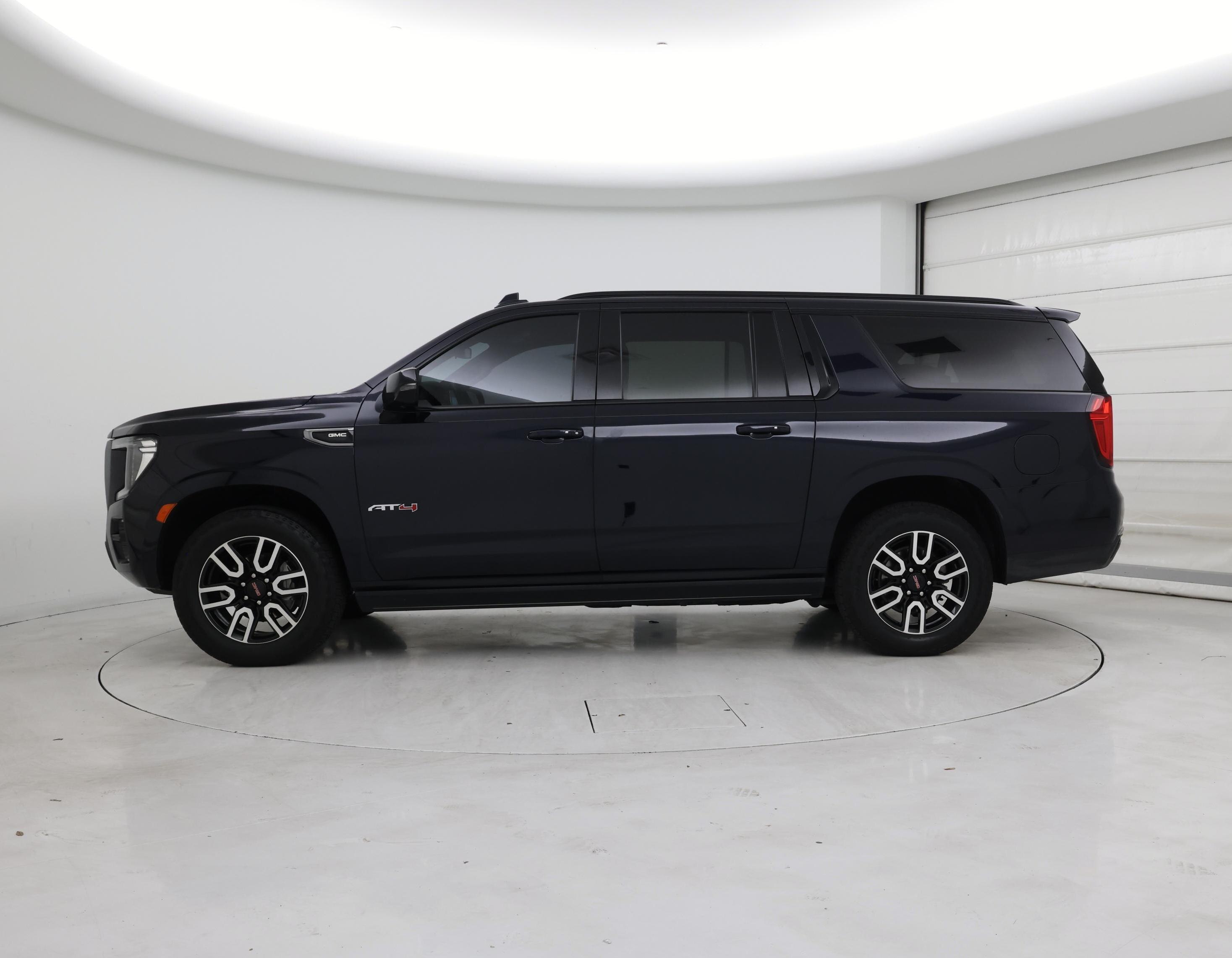 Thumbnail: 2023 GMC Yukon XL - 3