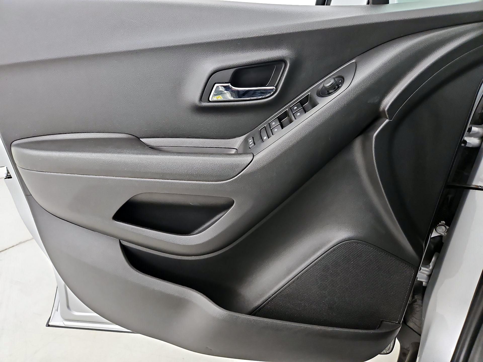Thumbnail: 2021 Chevrolet Trax - 12